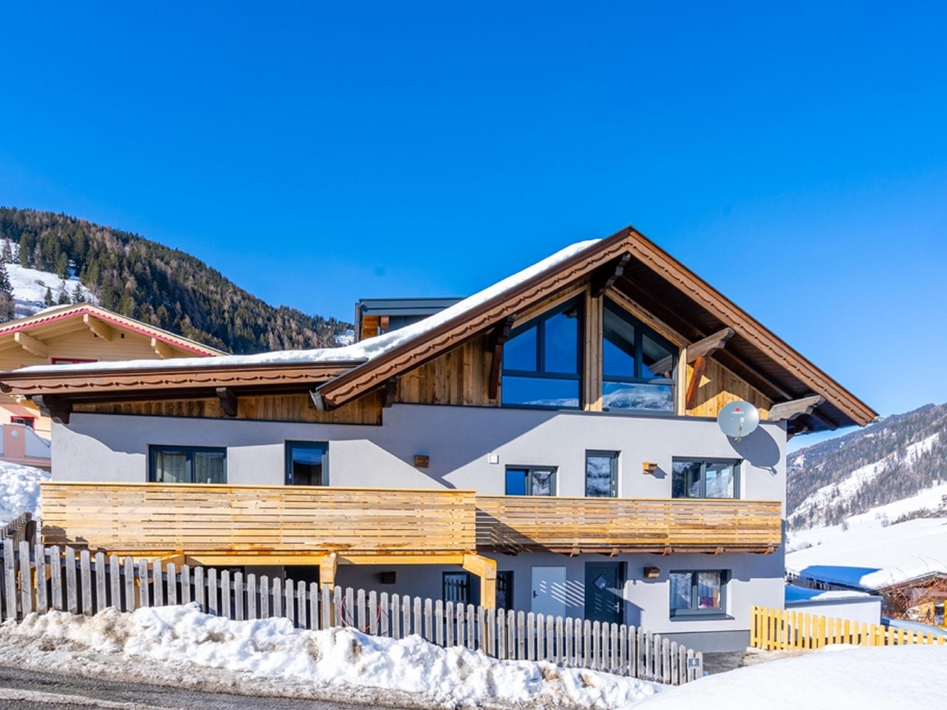 Vrijstaand ski-in/ski-out groepshuis met balkon