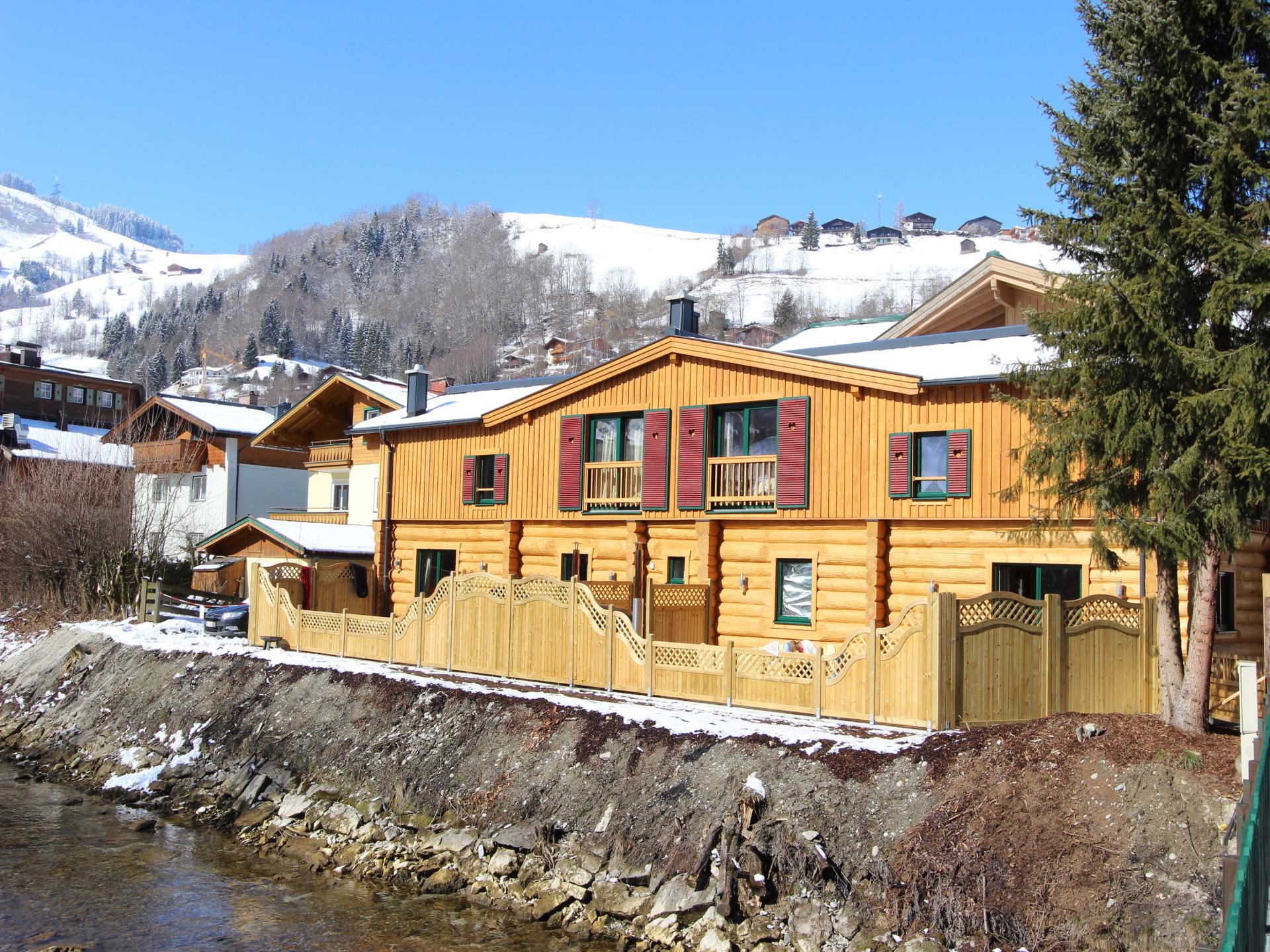 Ruim chalet voor alleengebruik in Kaprun