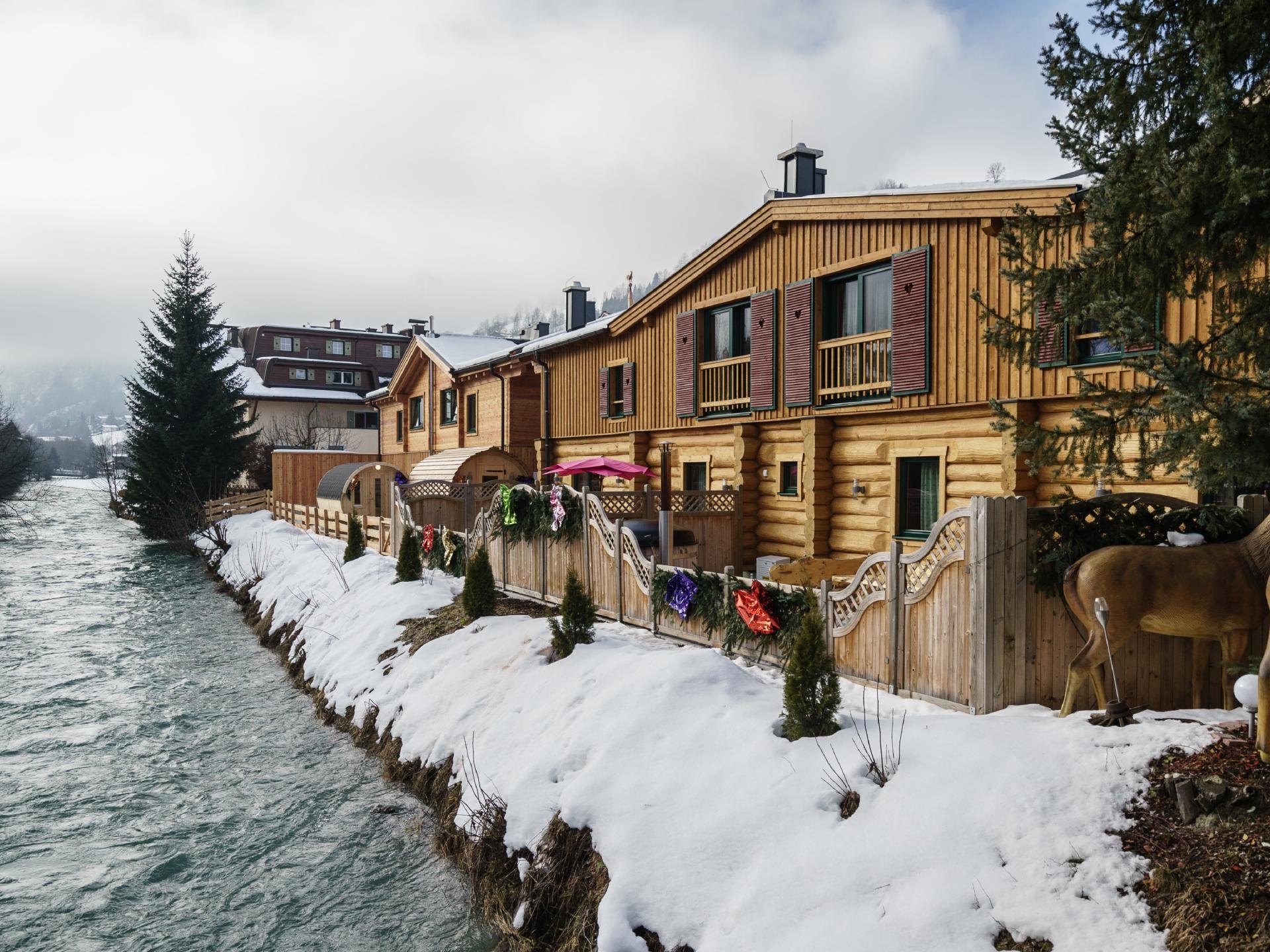 Chalet aan de rivier met terras en sauna in Kaprun