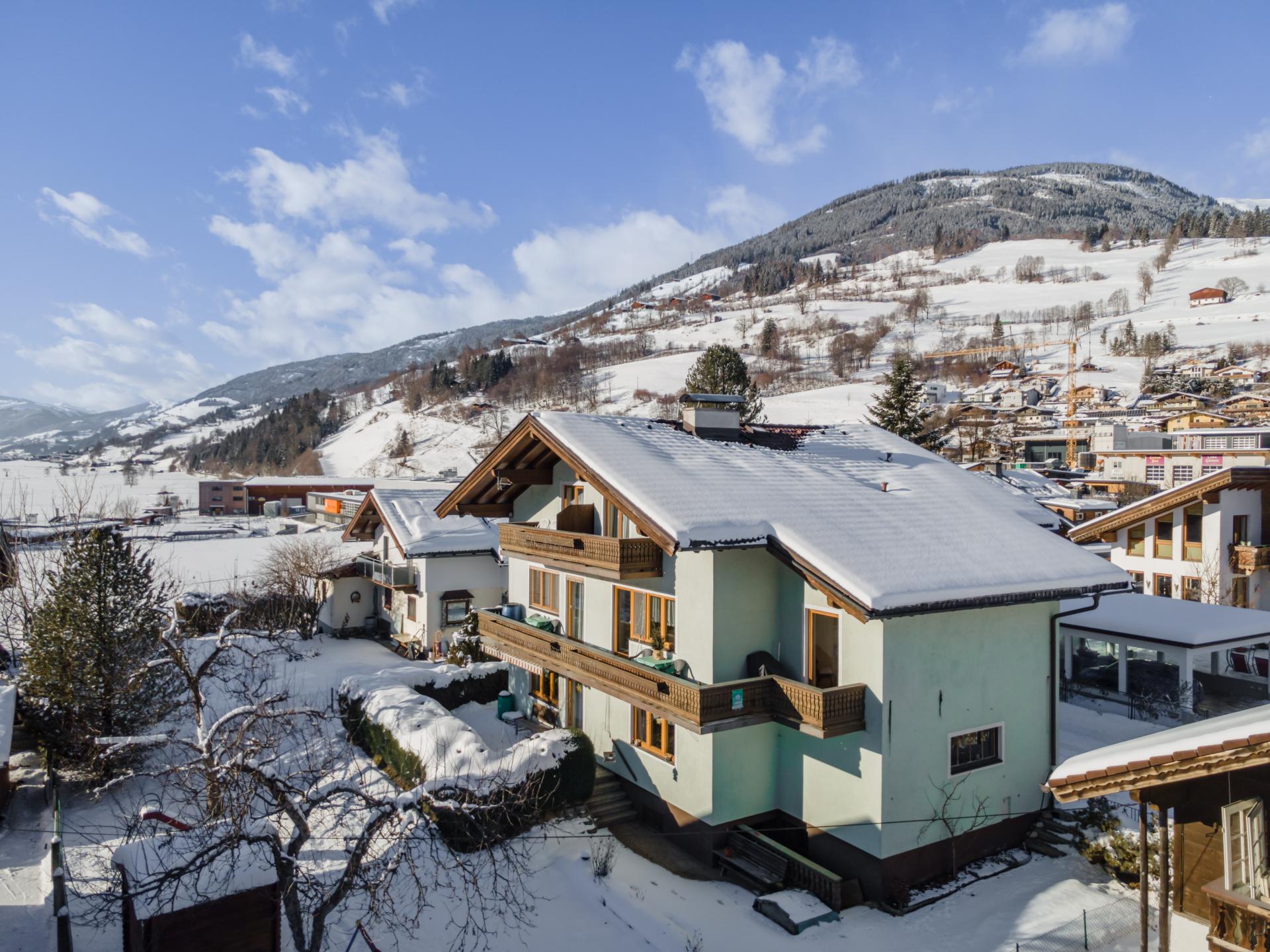 Vakantiewoning in Pinzgau met tuin en balkon