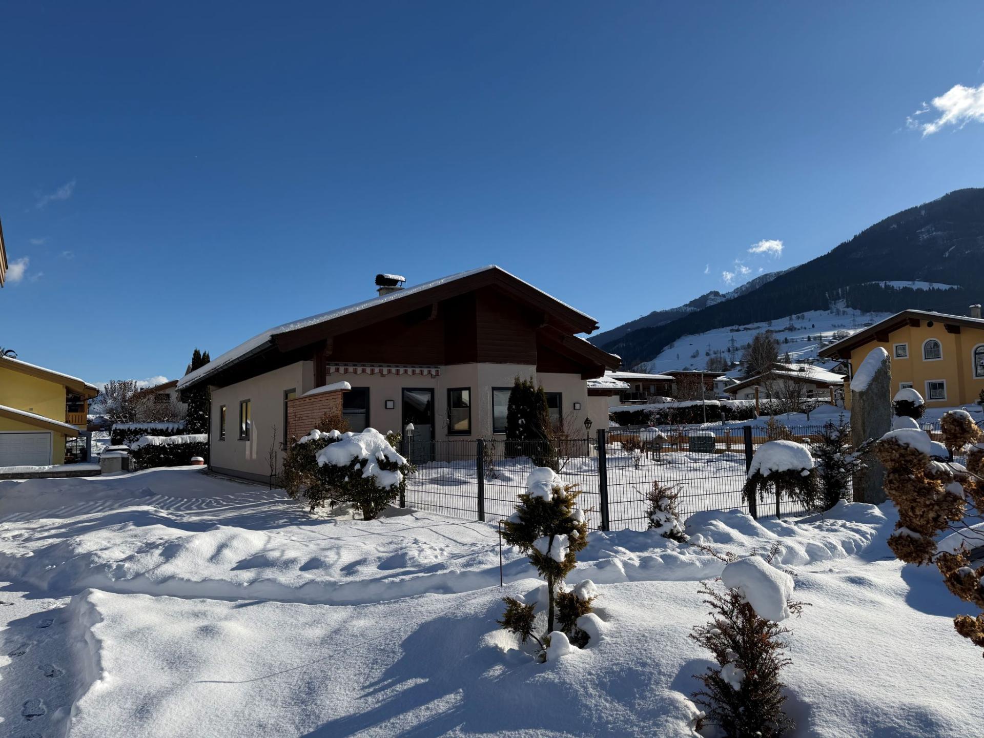 Luxe alpenhuis met haard en grote tuin