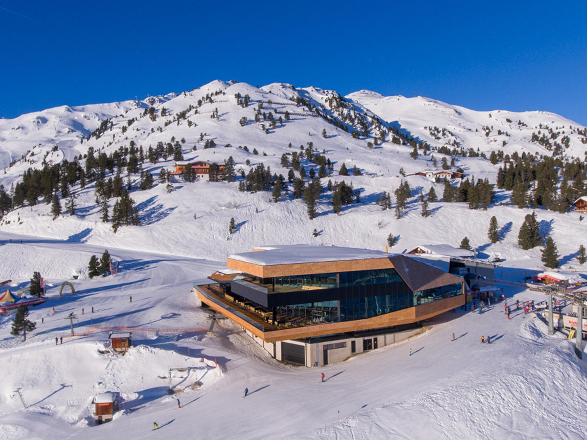 Ski-in ski-out chalet met terras
