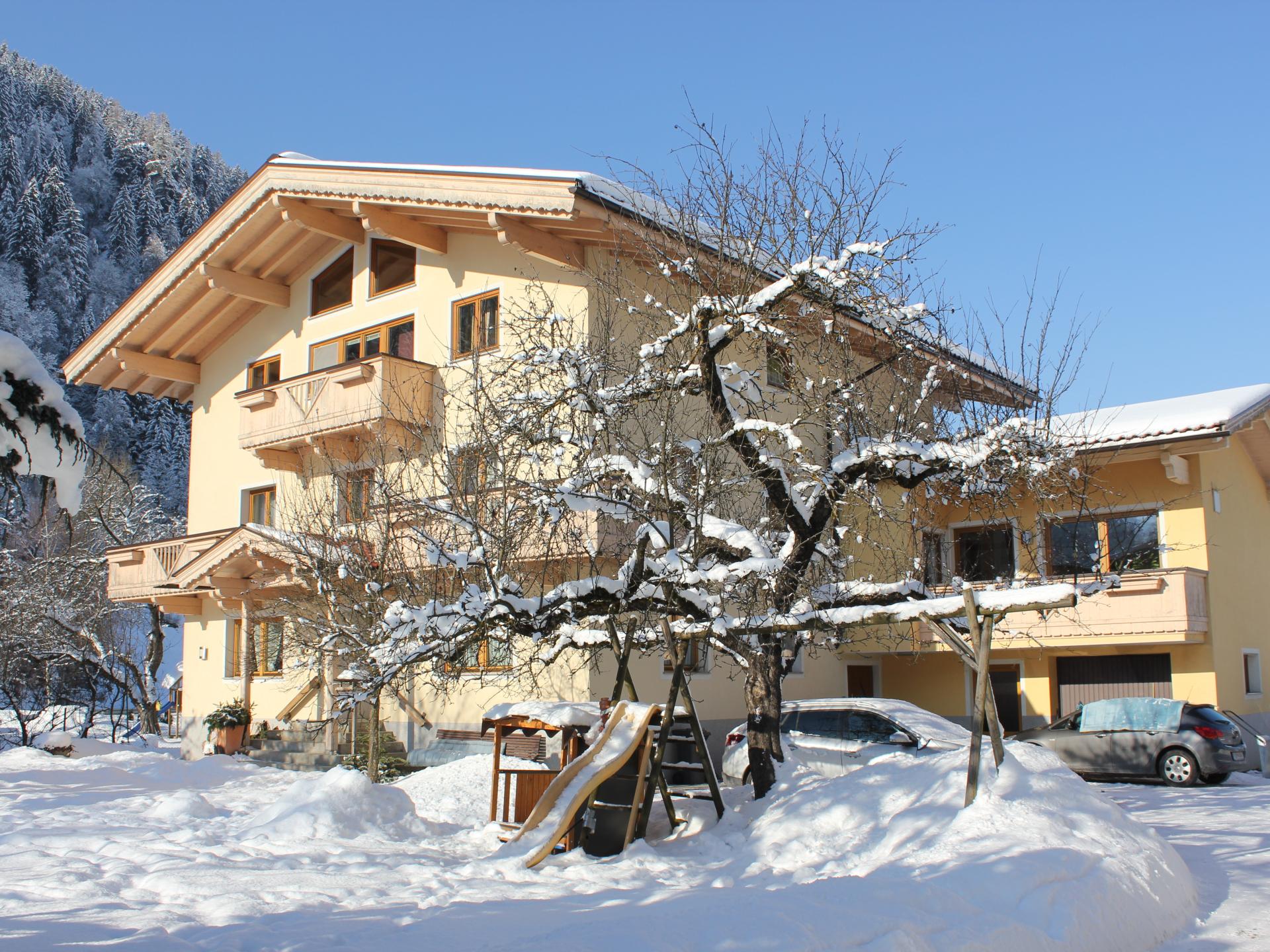Ruim vakantiehuis met skibus voor de deur
