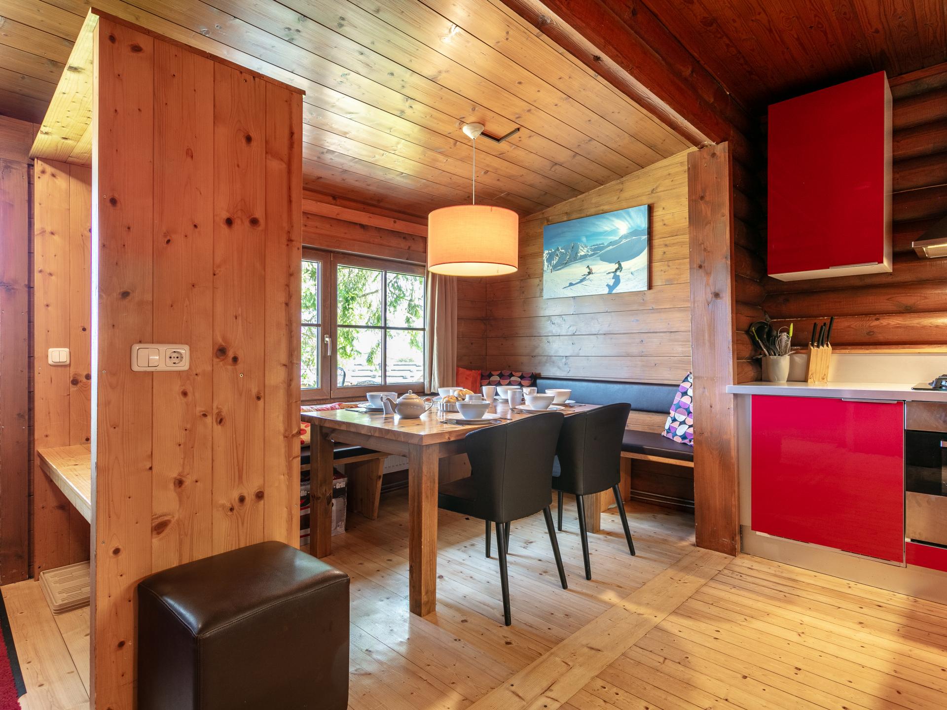 Vrijstaand chalet in de bossen met ruime tuin