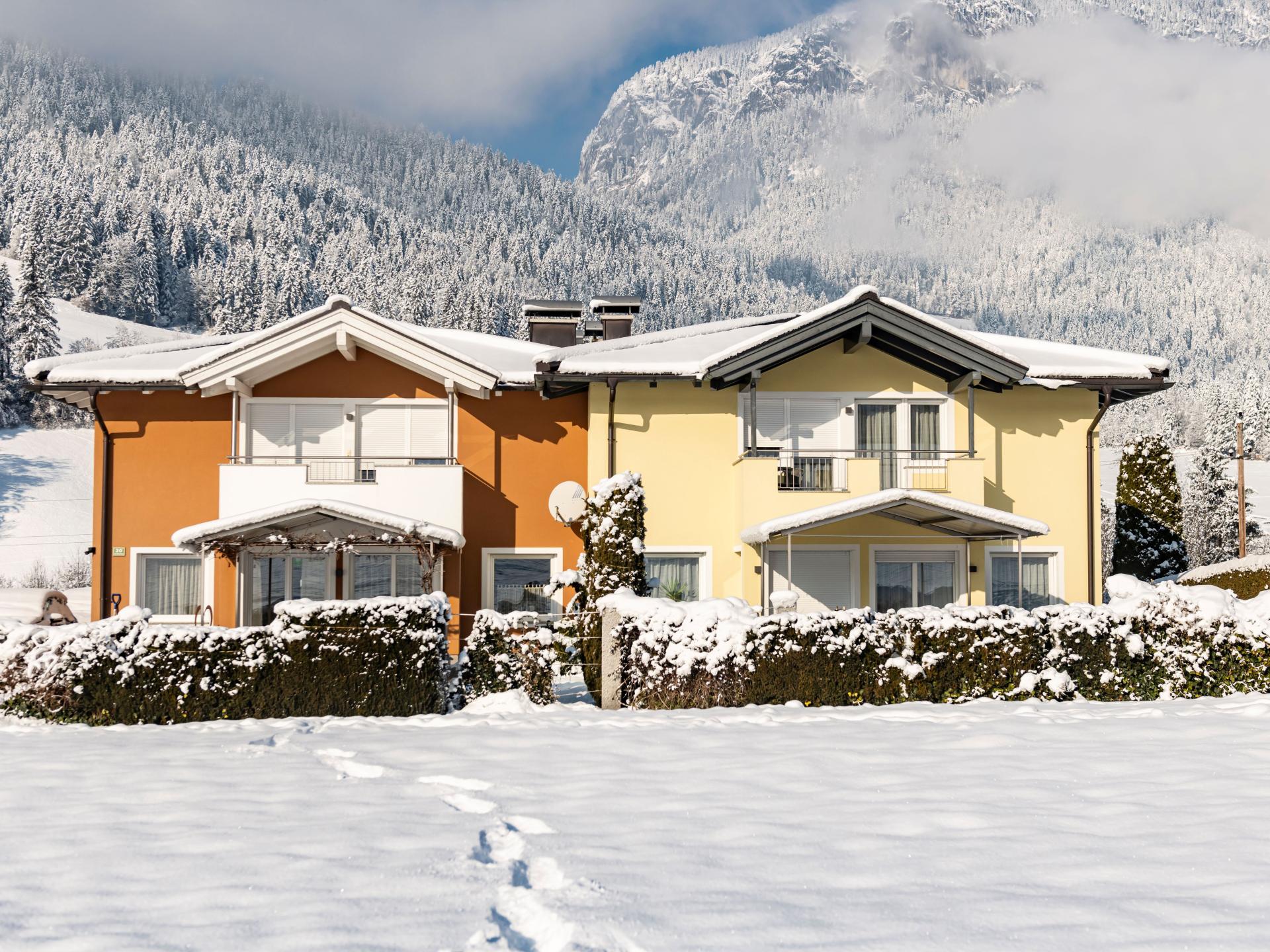 Ski-in twee-onder-een-kap huis met sauna