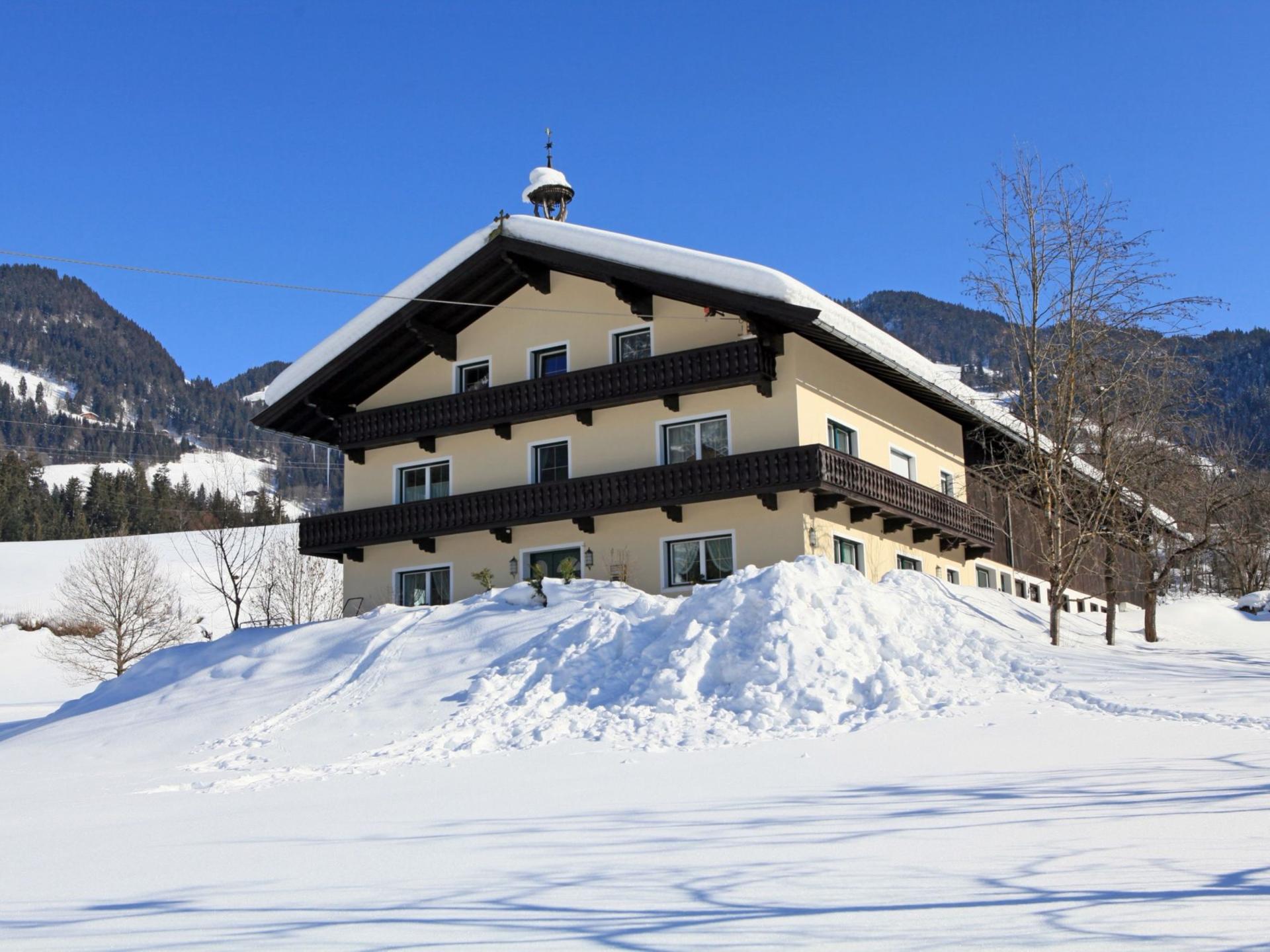 Ruime groepsaccommodatie, 1.2 km van de skilift