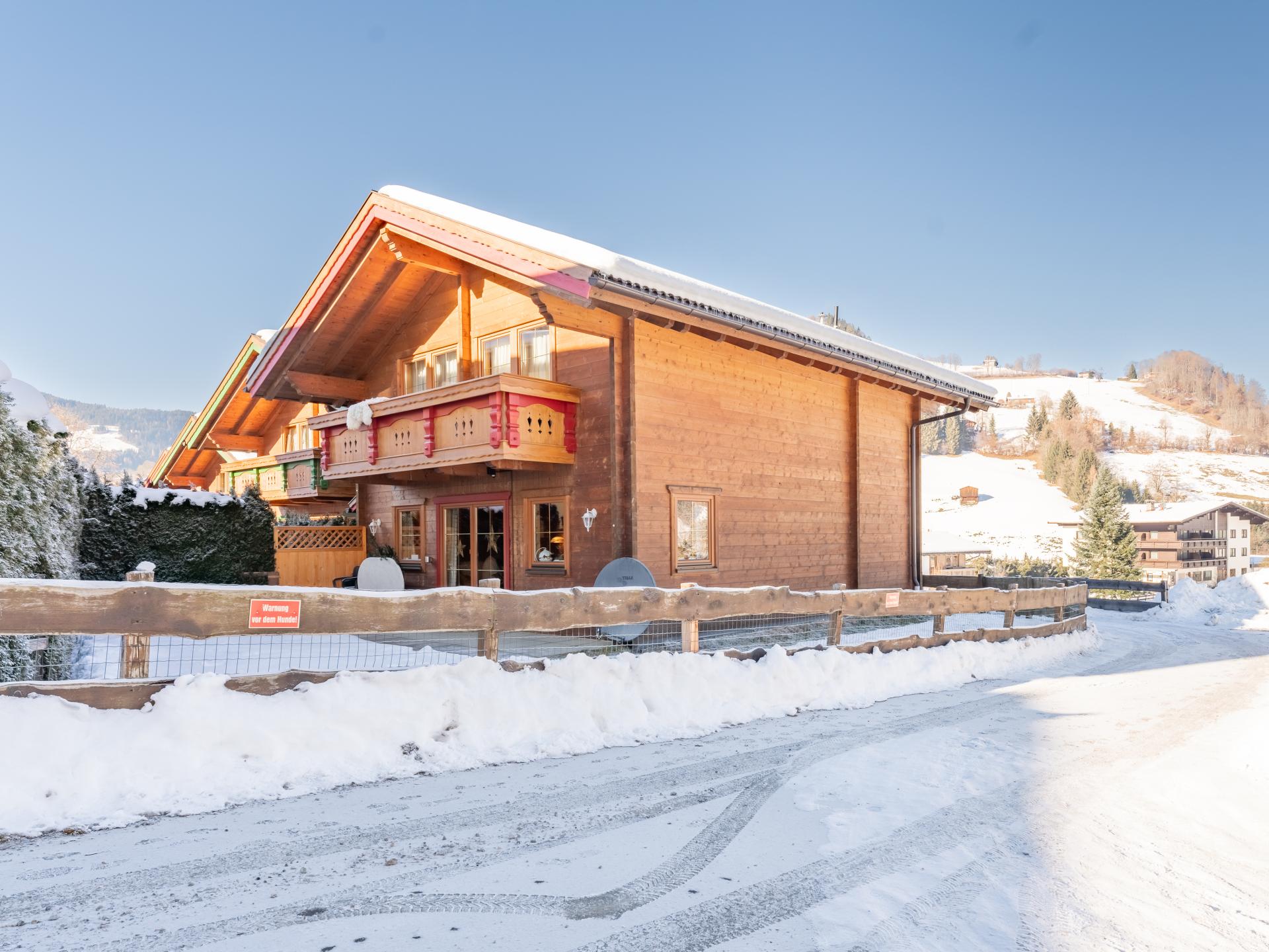Houten chalet met gedeelde sauna's