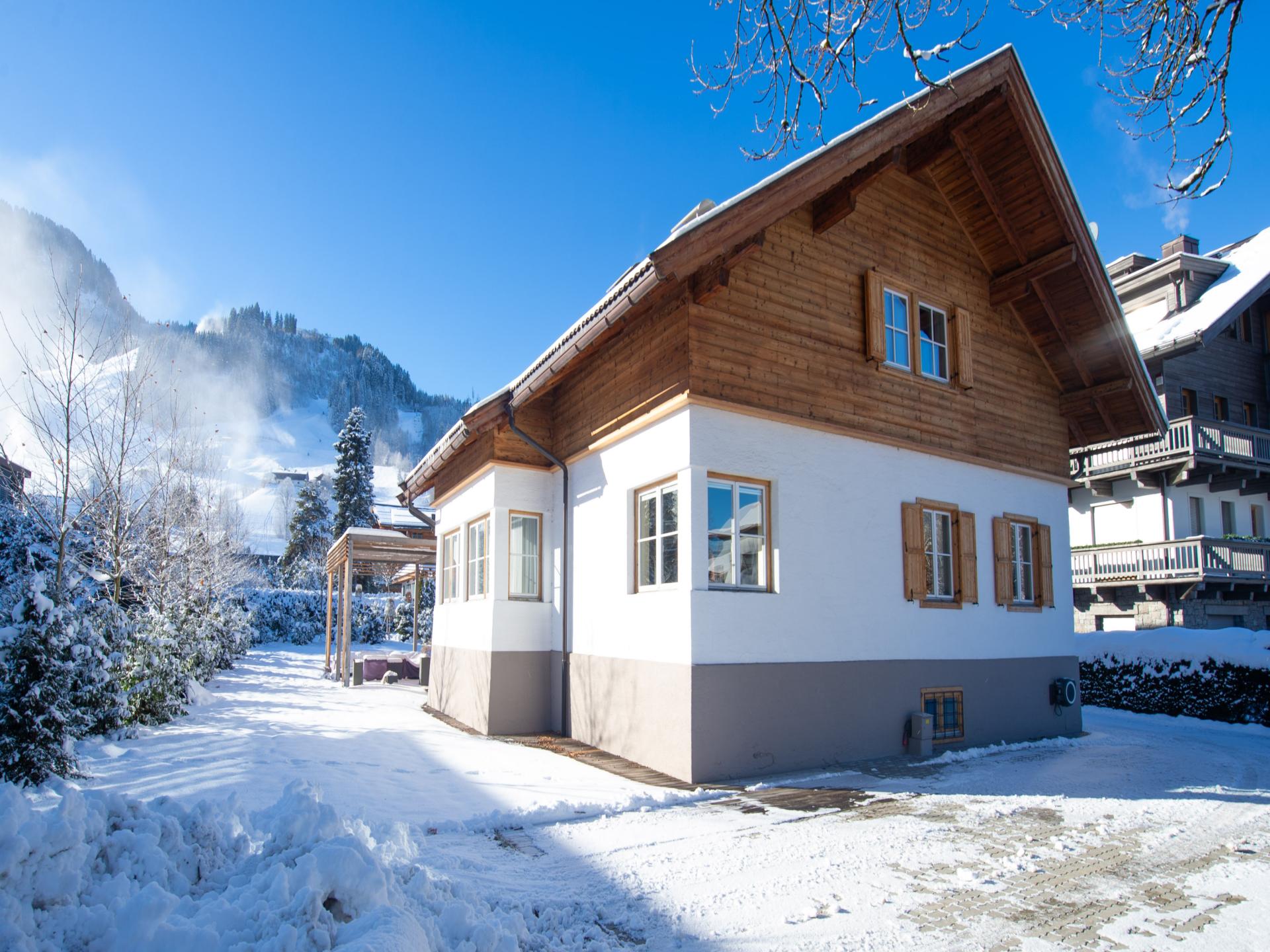 Luxe stadschalet, 250m van de skipiste Streif