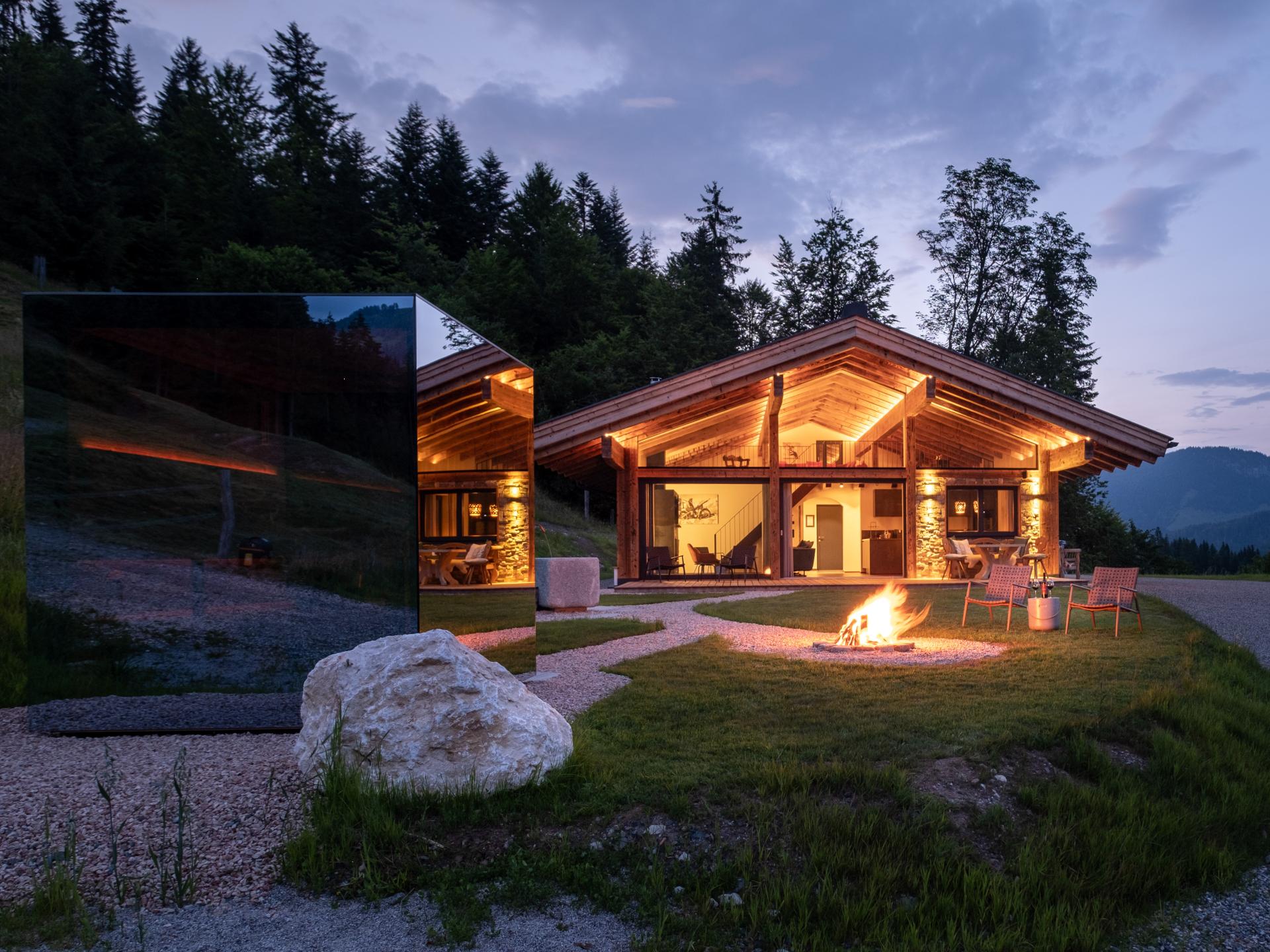 Luxe chalet met natuurlijke zwemvijver en sauna