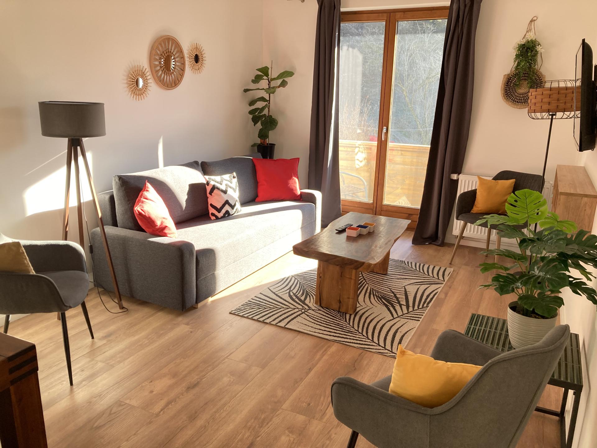 Appartement aan een Alpenmeer met privestrand