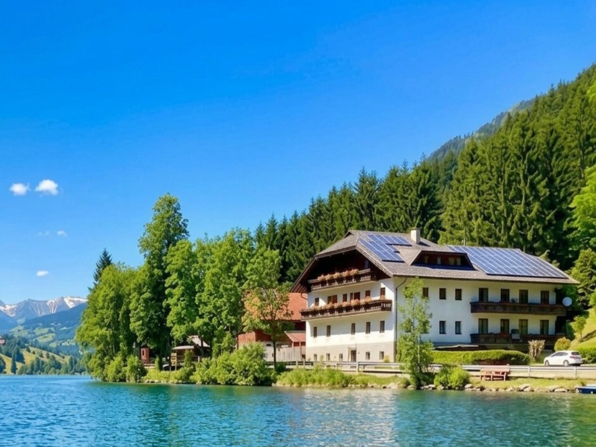 Appartement aan een Alpenmeer met privestrand