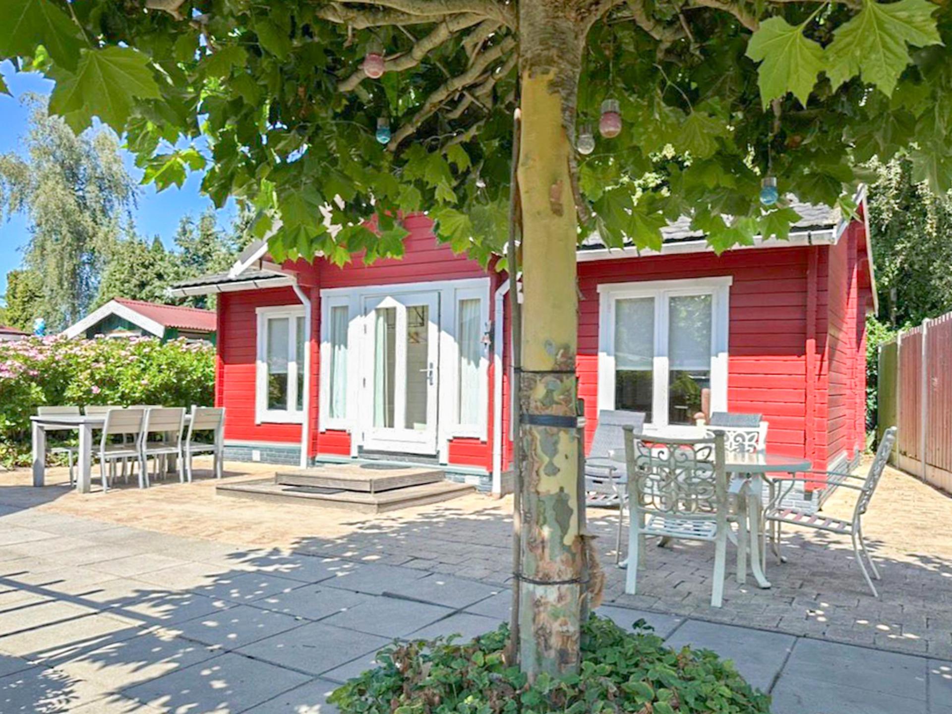 Huis met privé sauna en tuin op park met zwembad