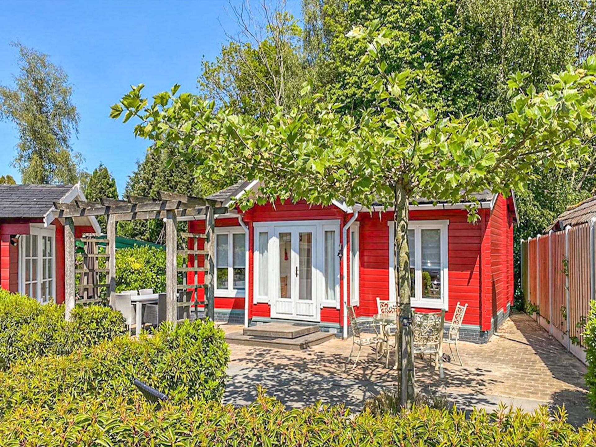 Huis met privé sauna en tuin op park met zwembad