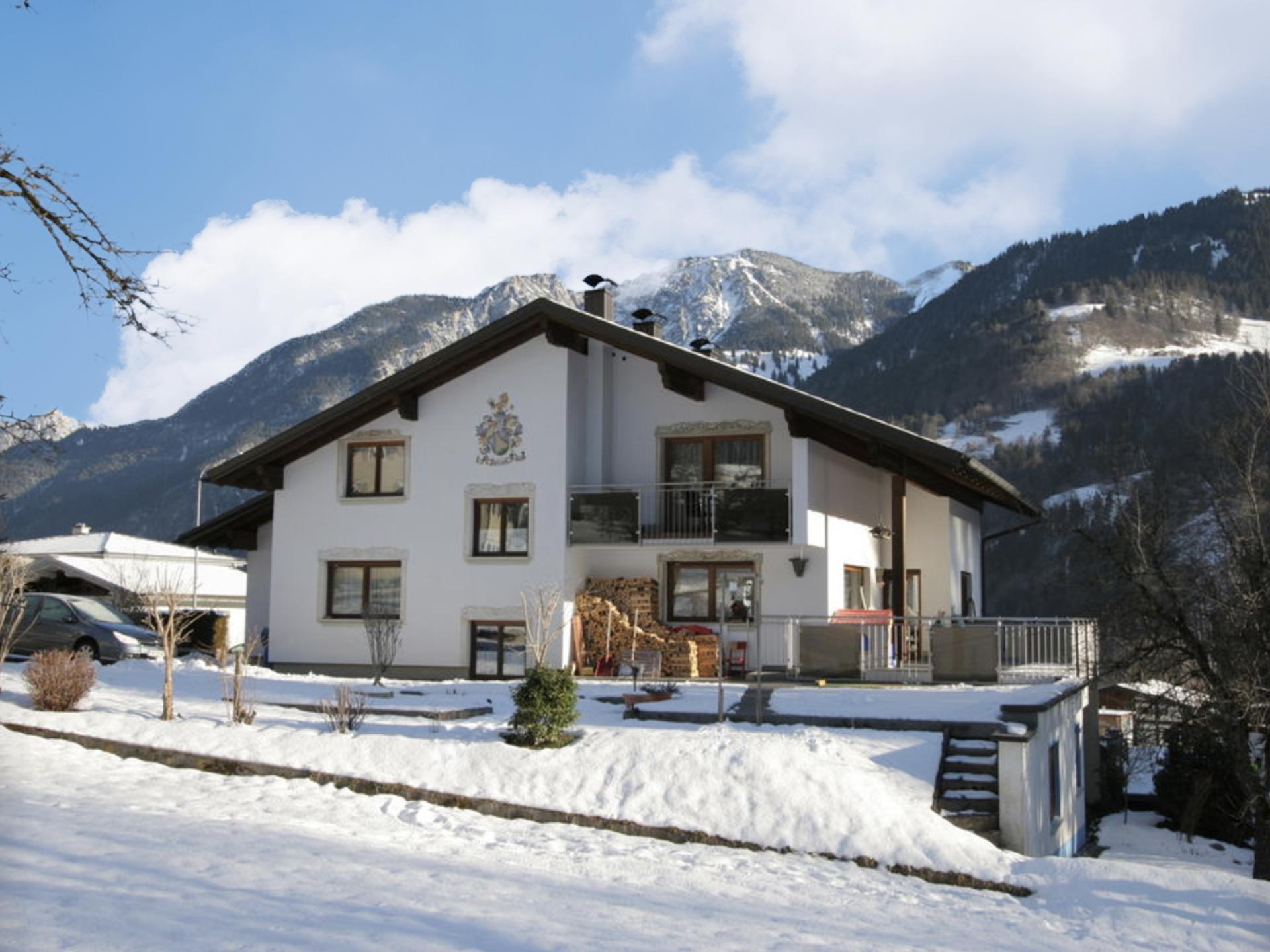 Zonnig gelegen appartement met skiberging