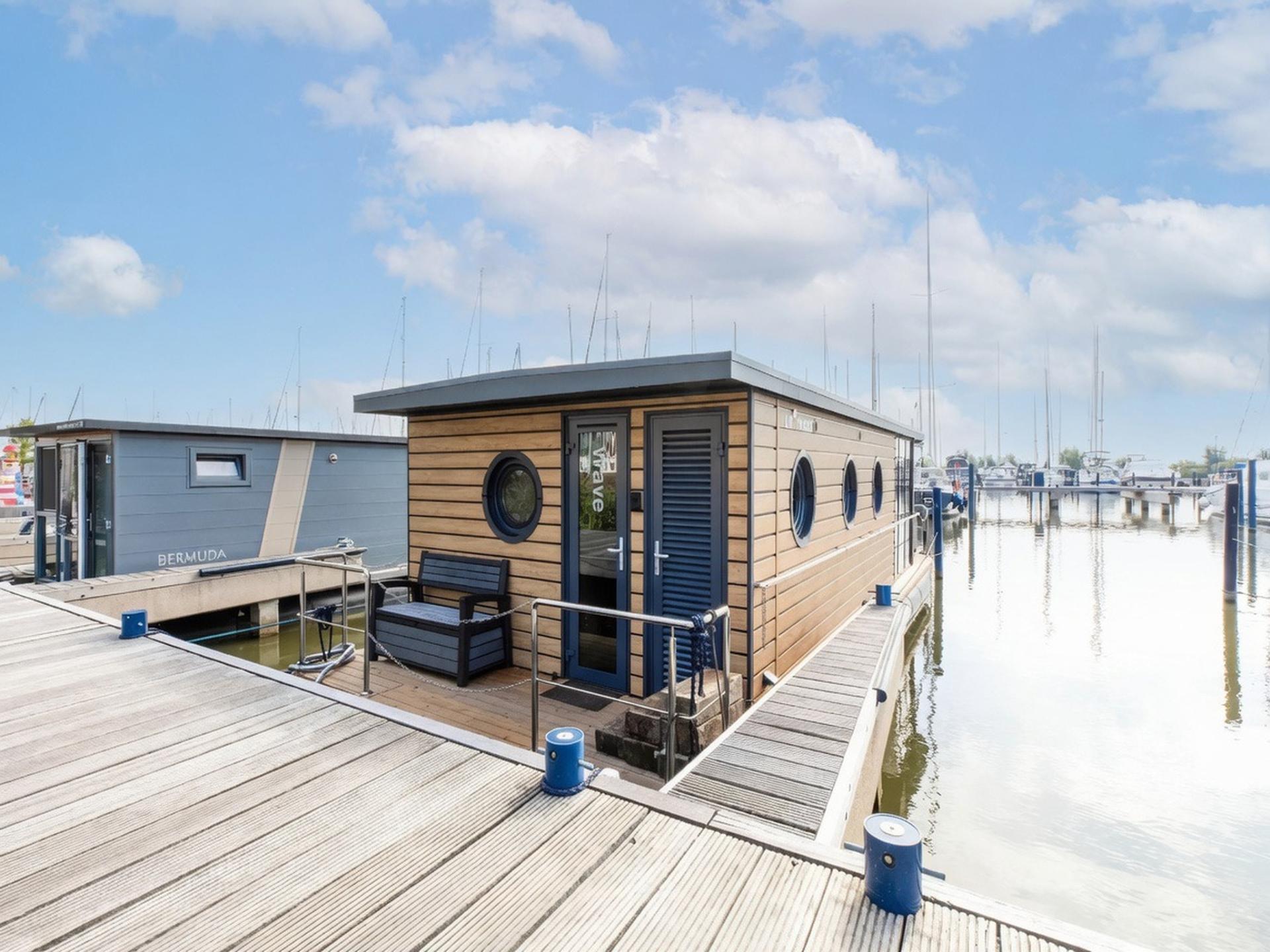 Unieke houseboat in de jachthaven van Volendam