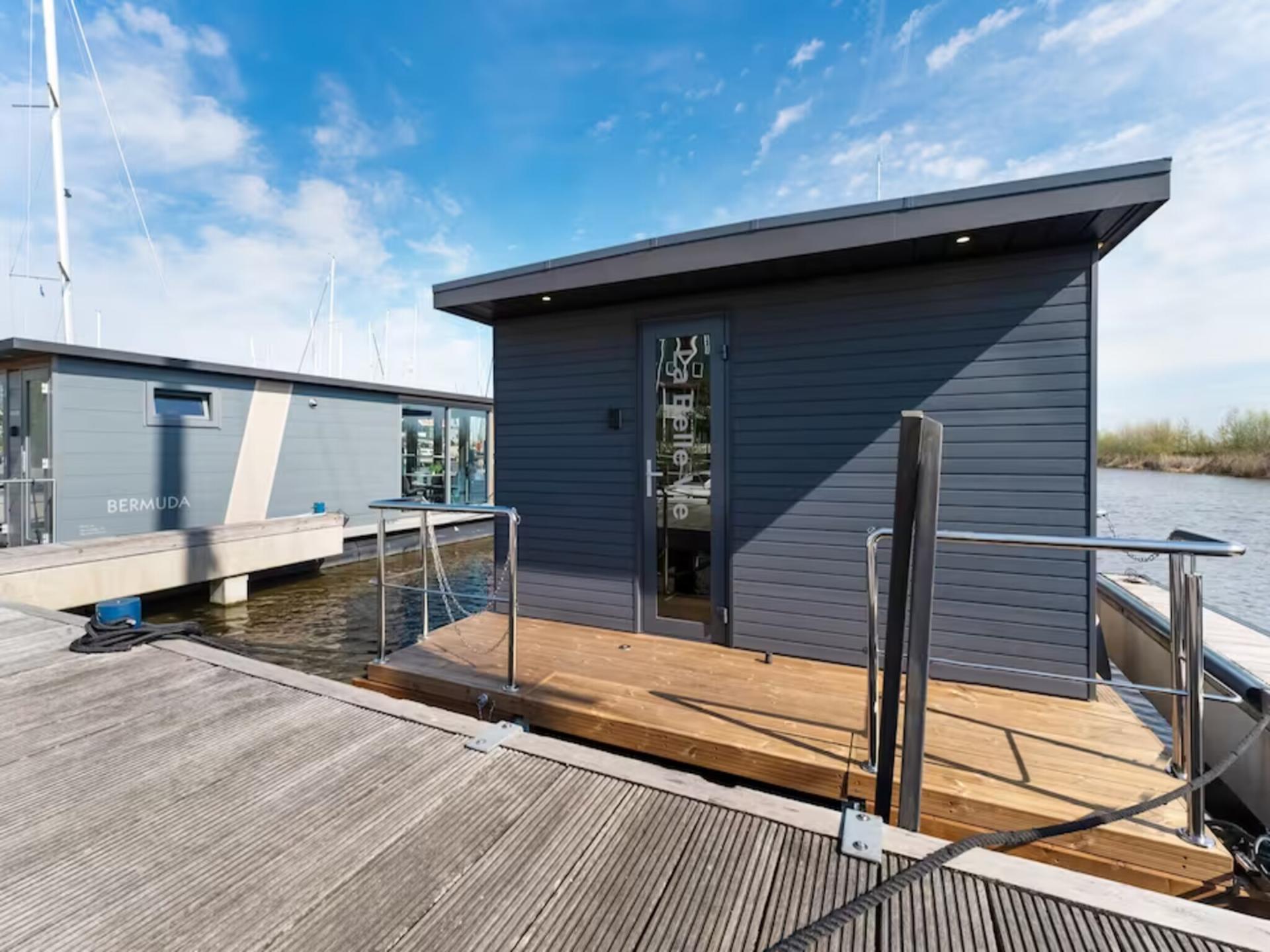 Houseboat met uitzicht op Volendam
