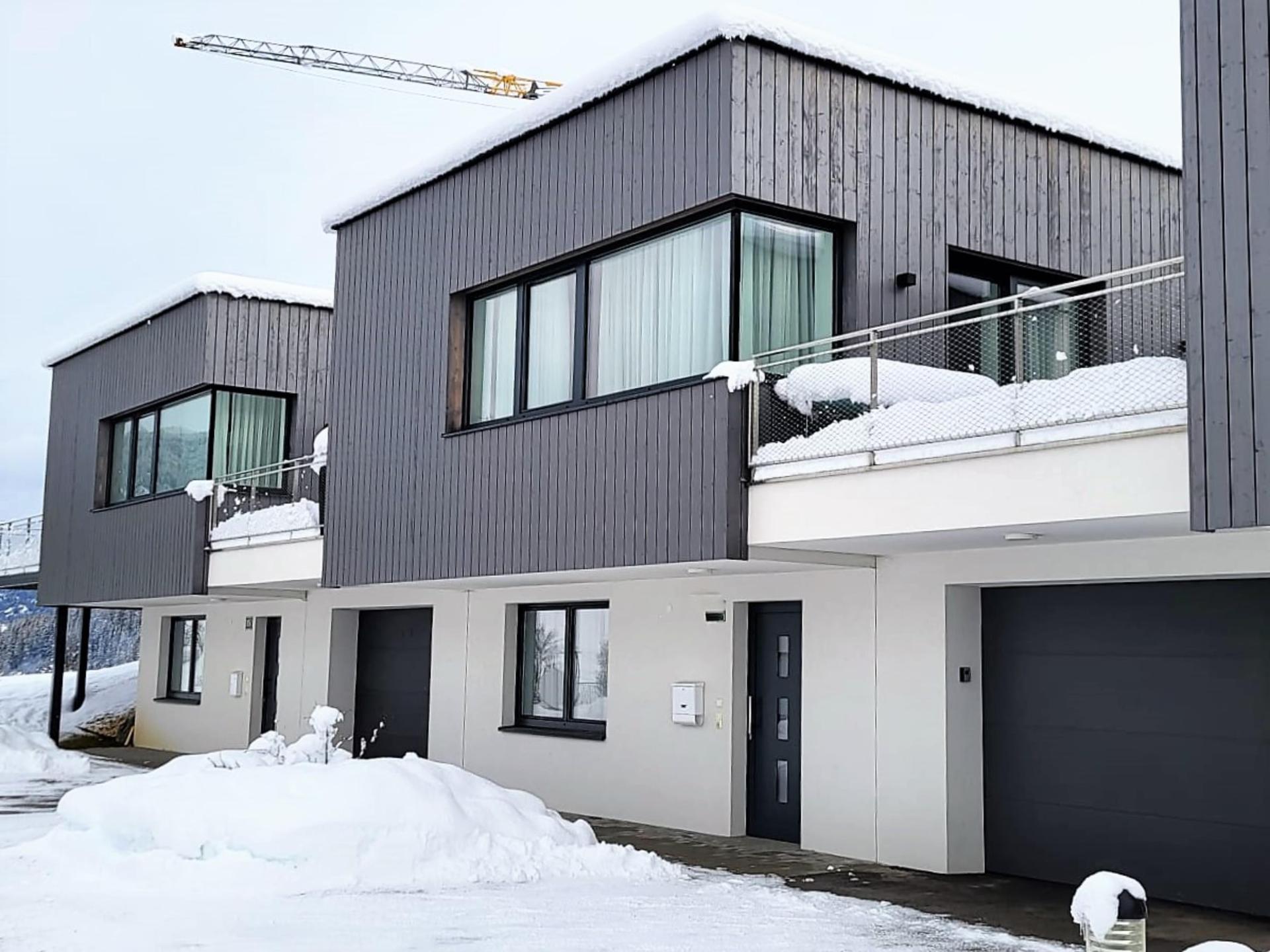 Heerlijk ruim huis met garage direct aan de piste