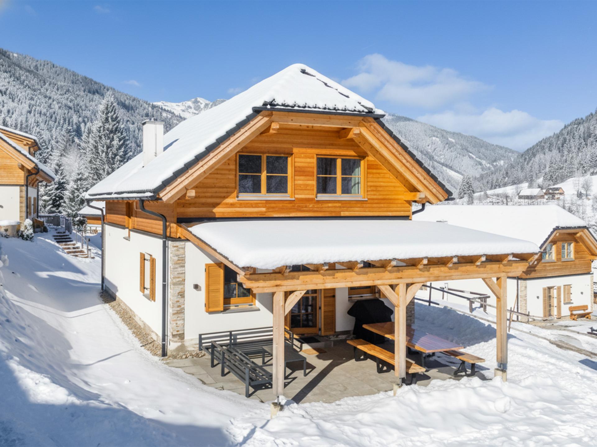 Chalet met overdekt terras, sauna en bubbelbad