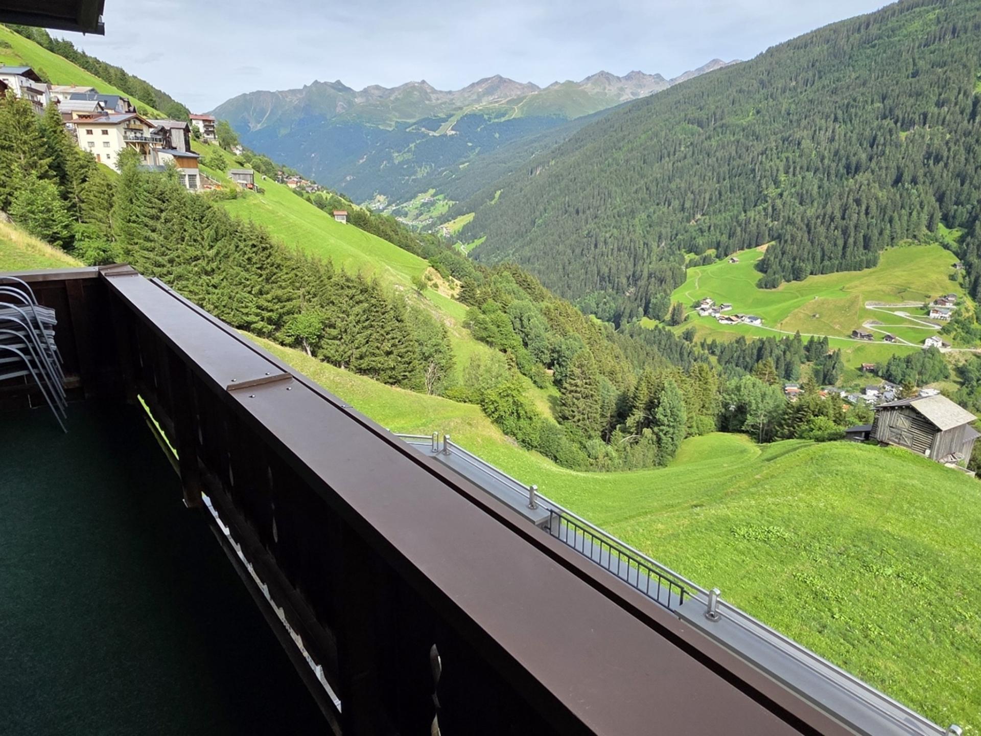 Stijvol gerenoveerd en panoramisch uitzicht