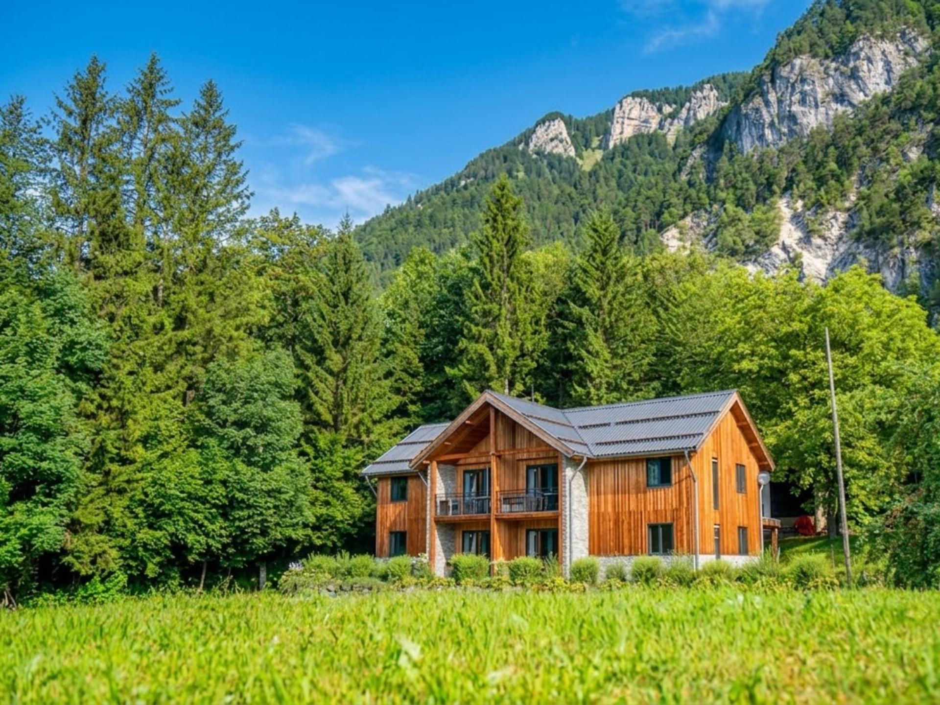 Moderne alpenoase vlak bij een Karinthisch meer