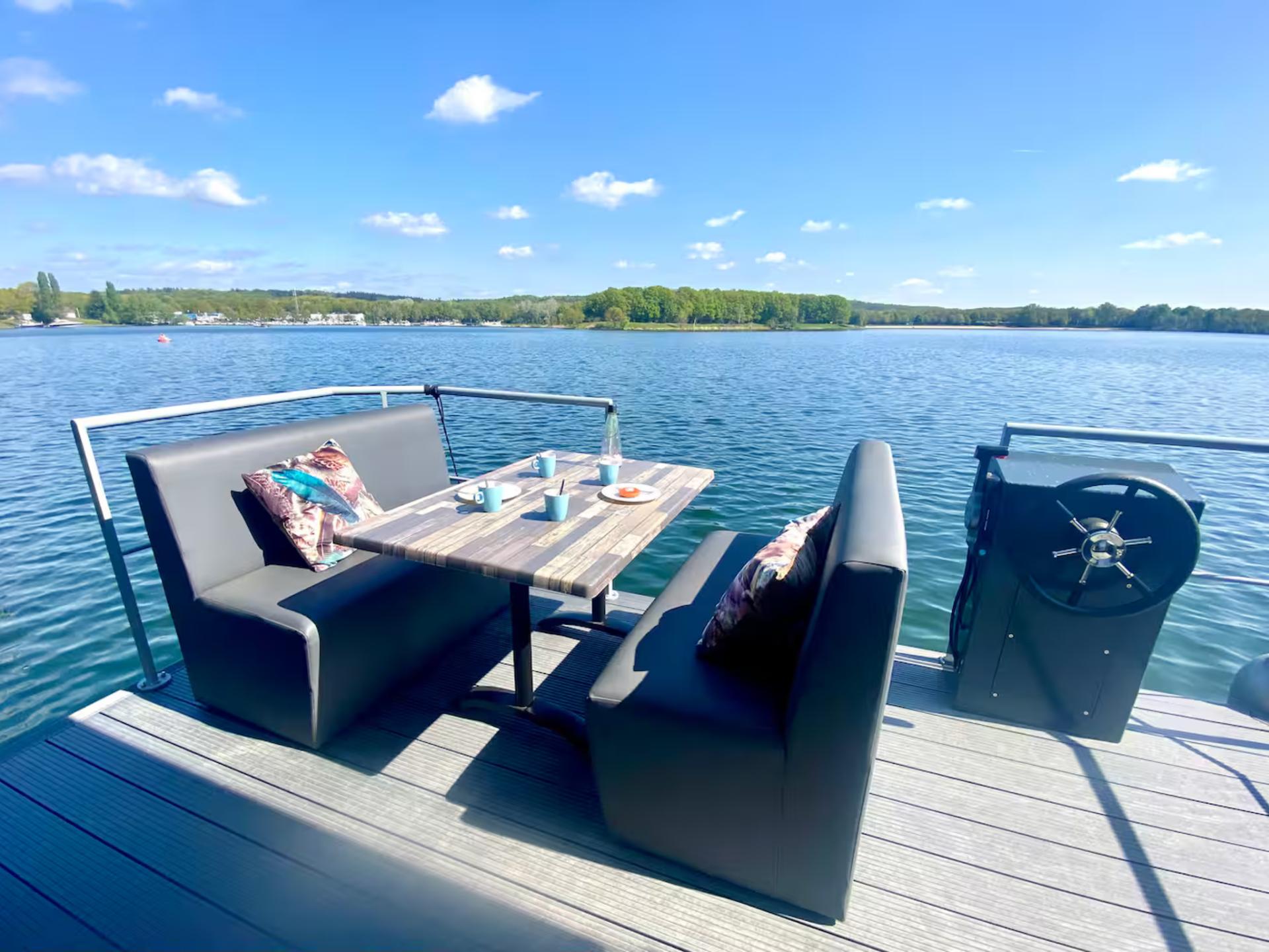 Unieke houseboat met duo hottub