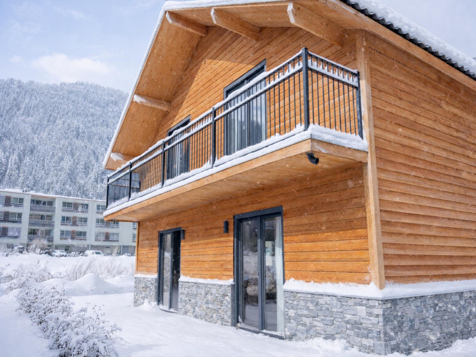 Stijlvol luxe chalet met sauna aan een Alpenmeer