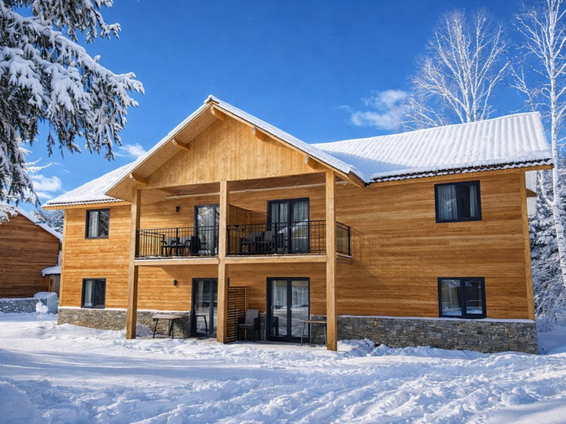 Prachtig appartement aan een meer met bergzicht