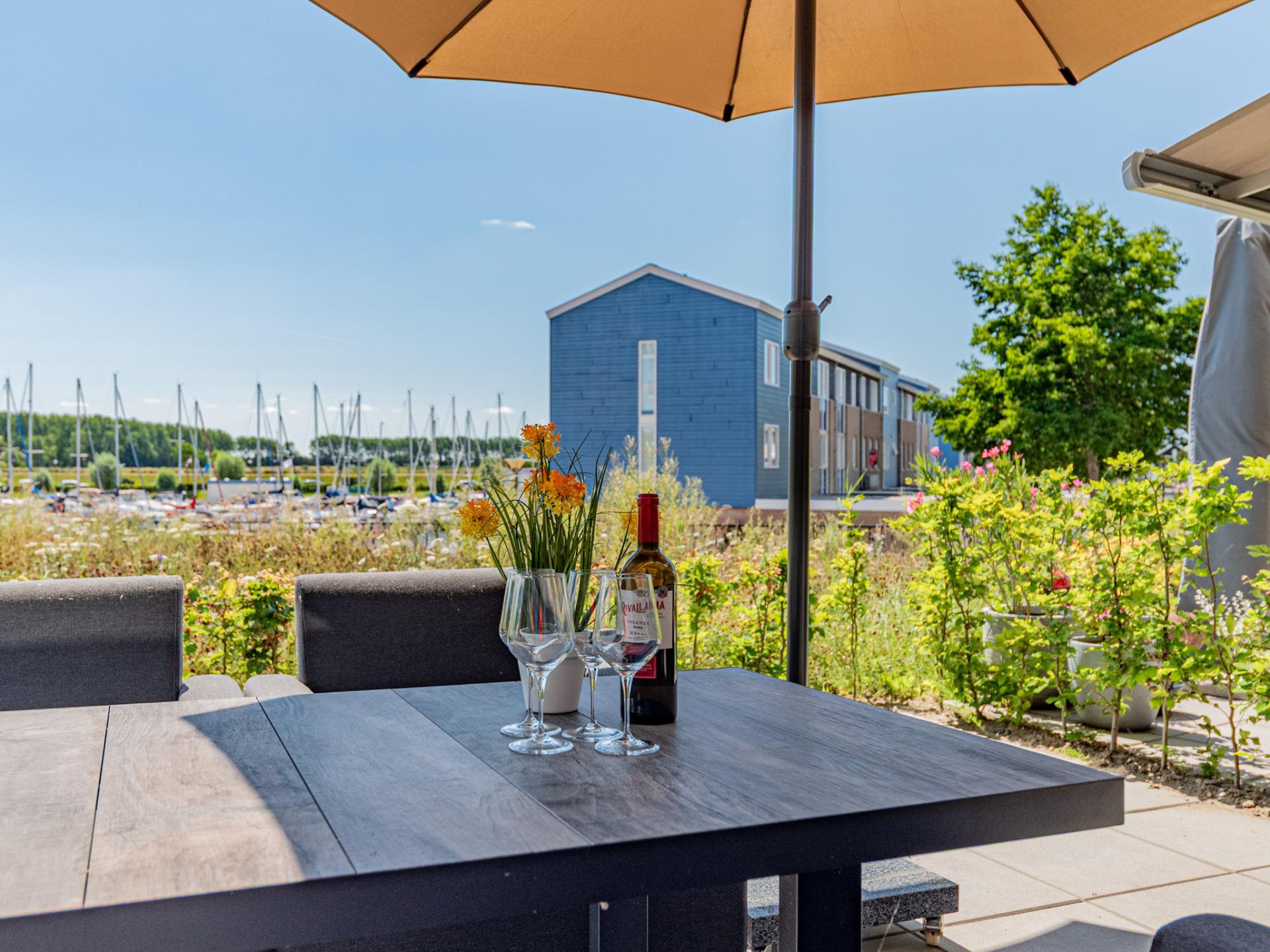 Appartement met terras aan de haven van Kortgene