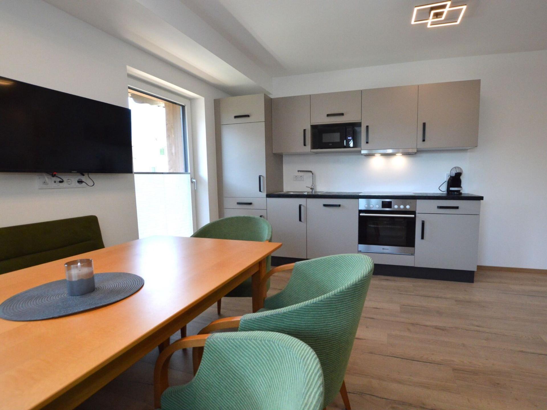 Moderne, ruime woning tegenover recreatievijver