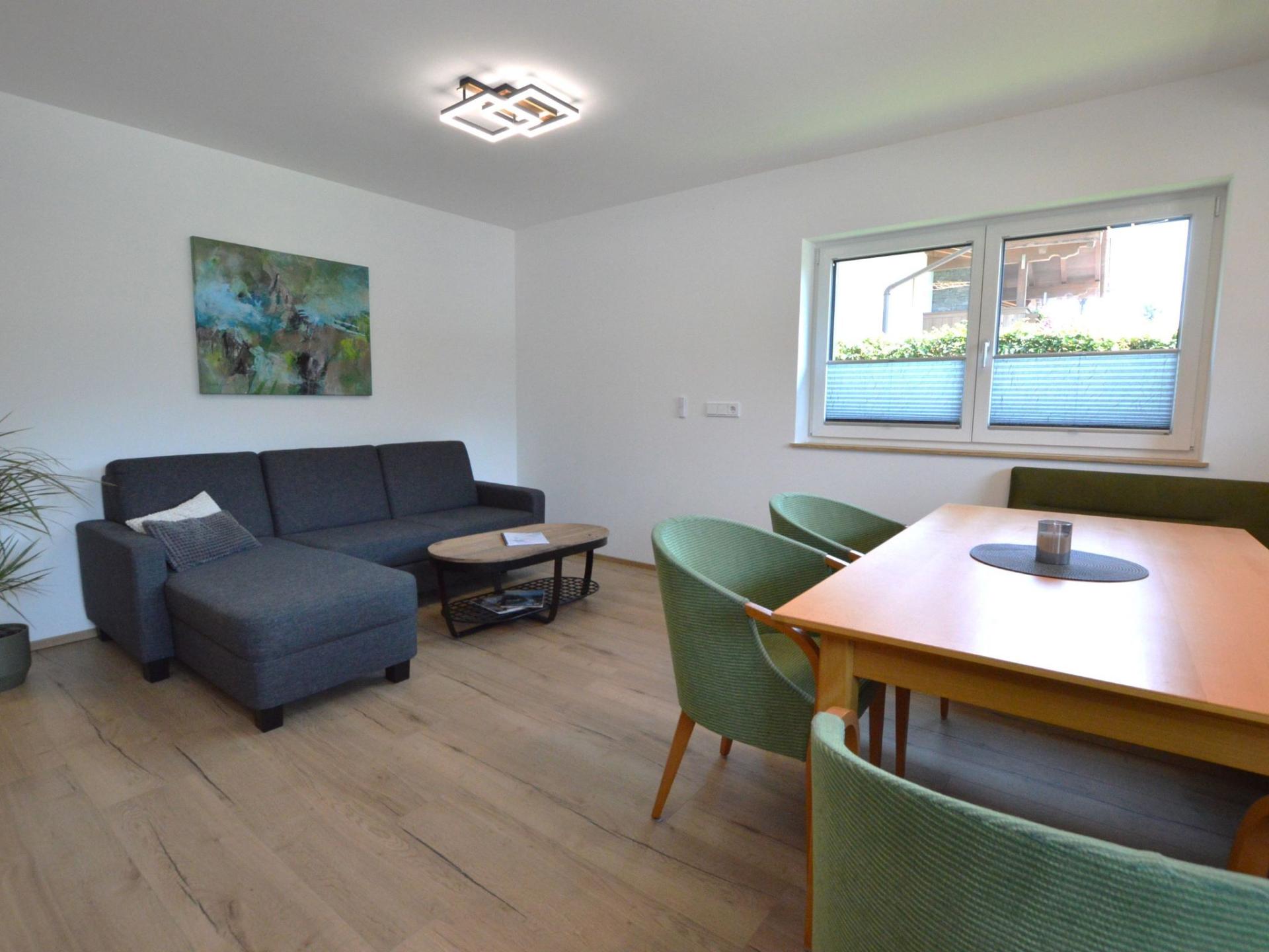 Moderne, ruime woning tegenover recreatievijver