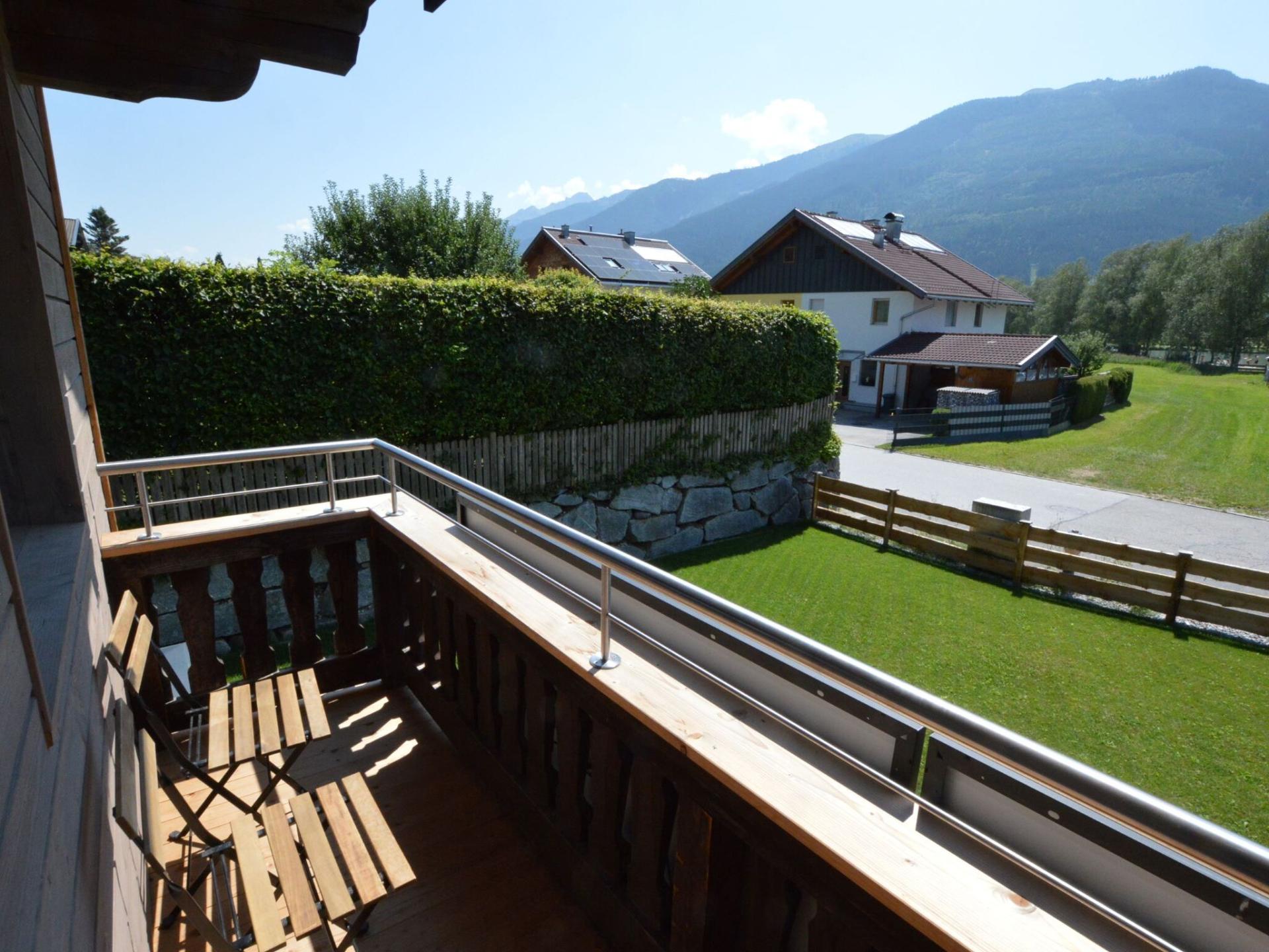 Moderne, ruime woning tegenover recreatievijver