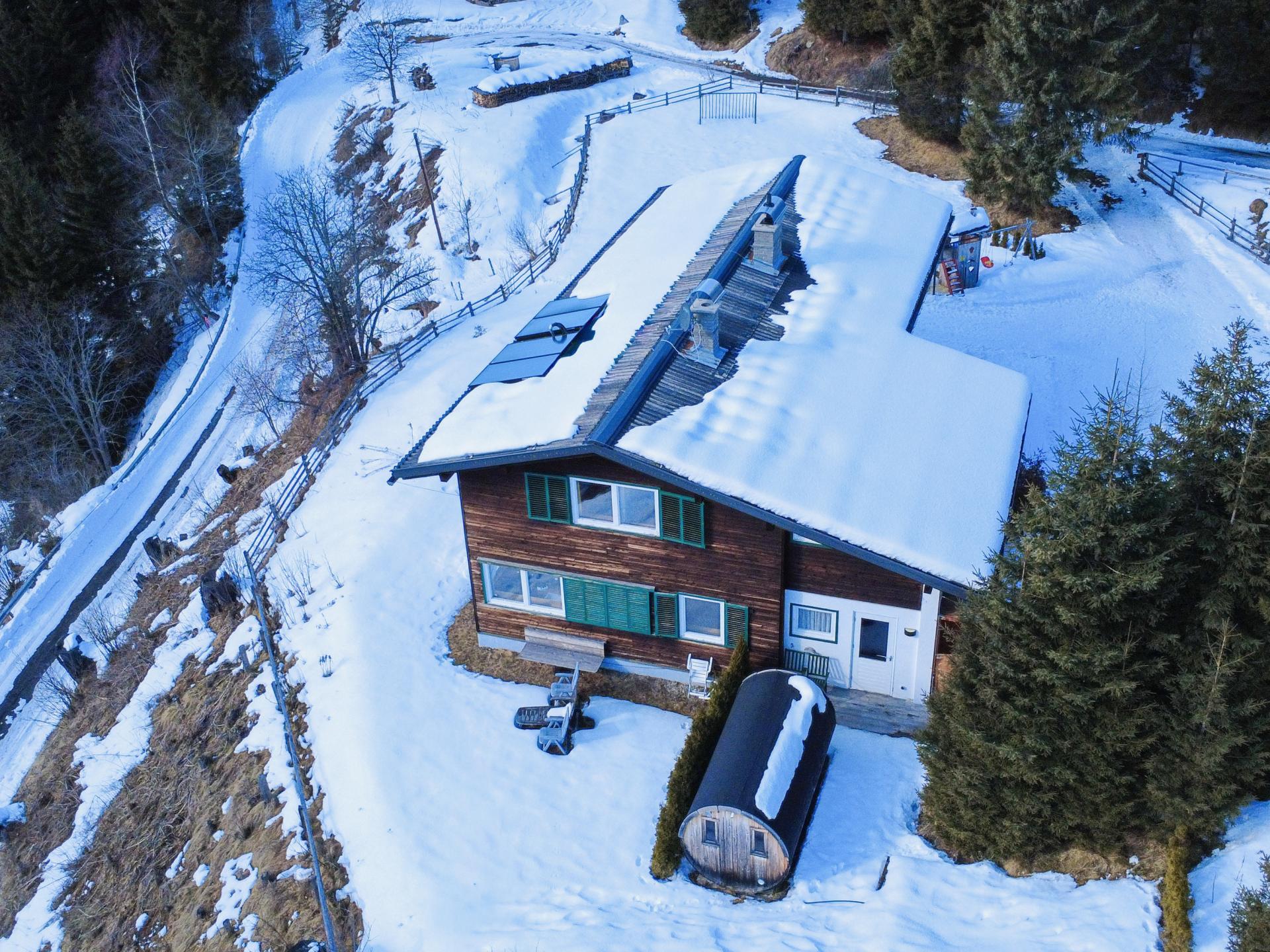 Zeer ruim en luxe Chalet met buitensauna en tuin