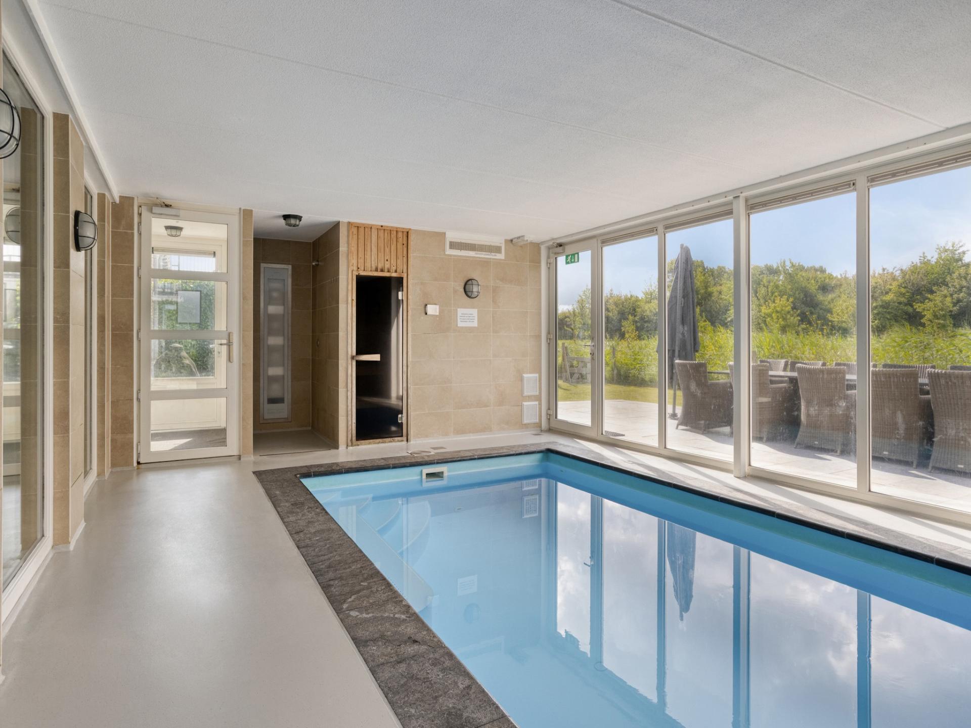 Luxe villa met zwembad, sauna en nabij zee