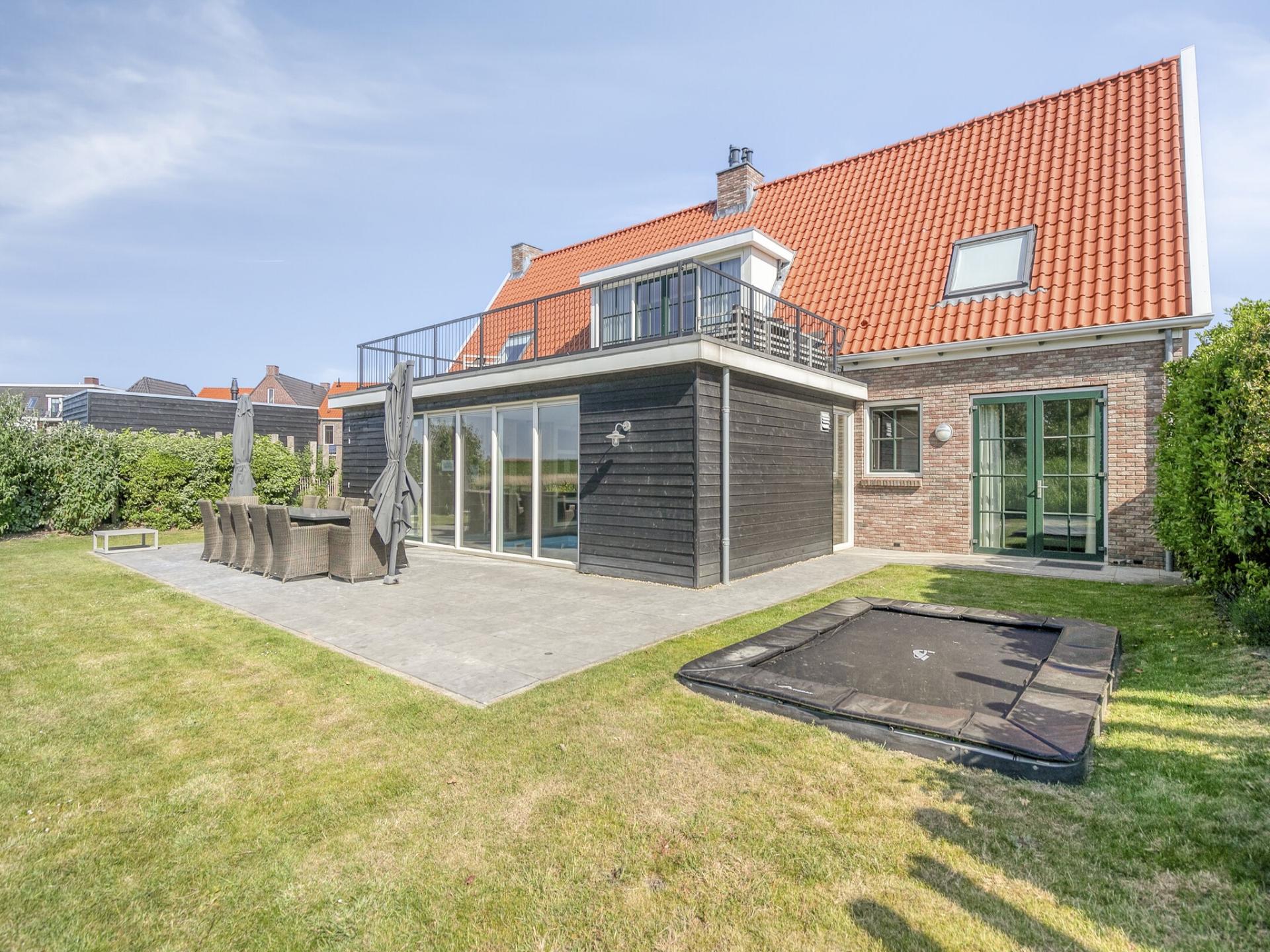 Familie villa met prive zwembad, sauna en tuin