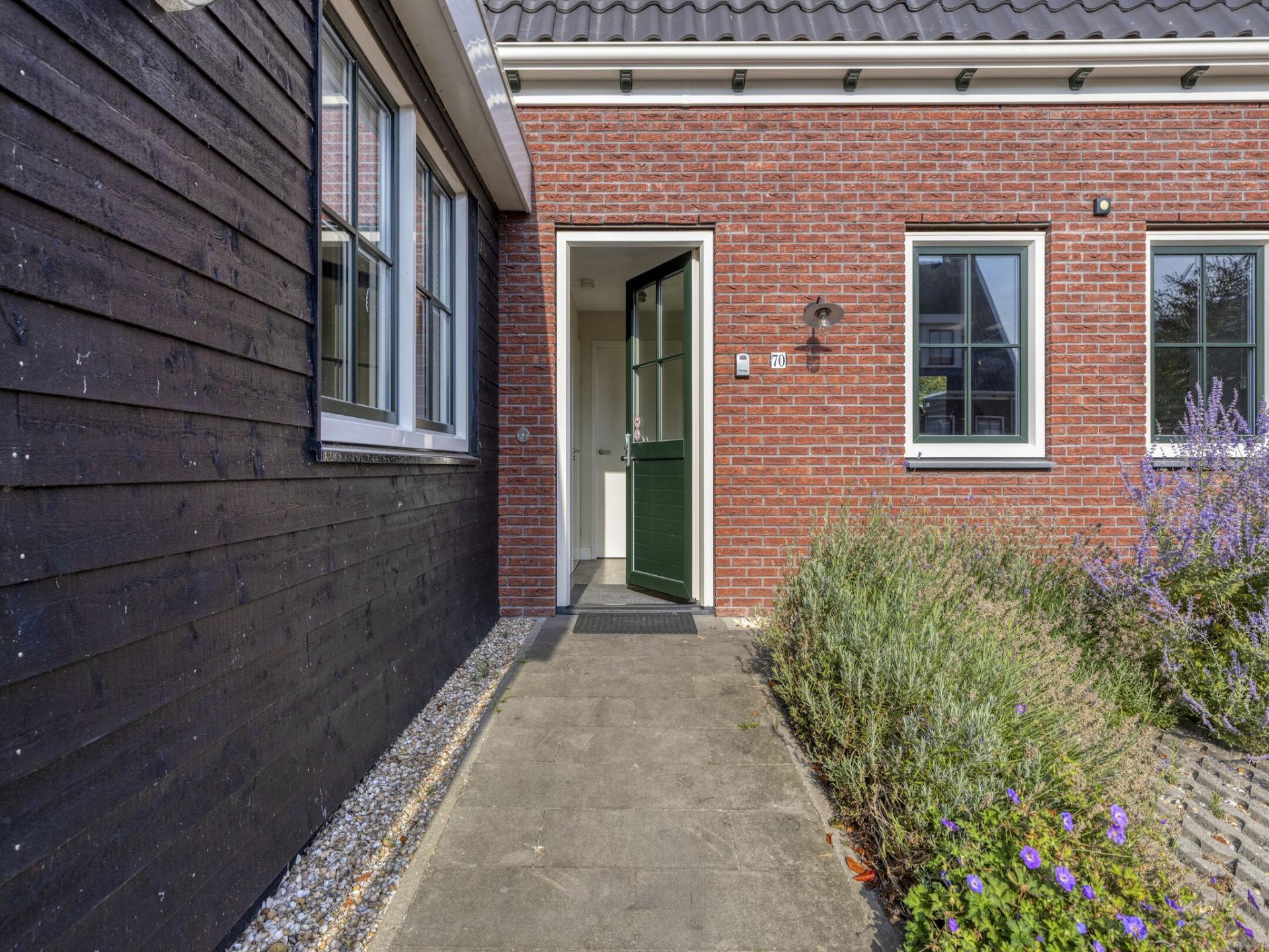 Vrijstaande villa met tuin en fijne lounge hoek