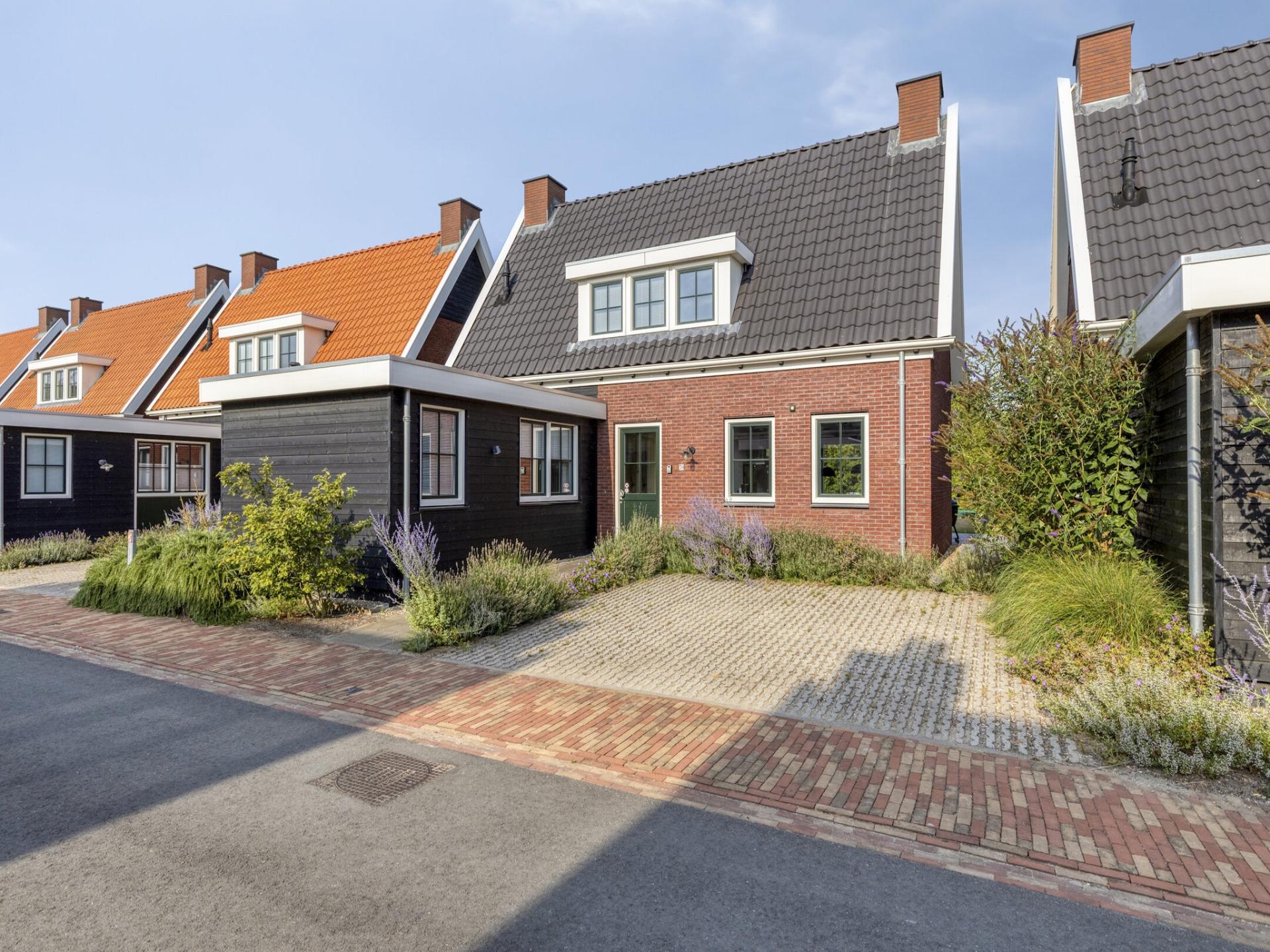 Vrijstaande villa met tuin en fijne lounge hoek