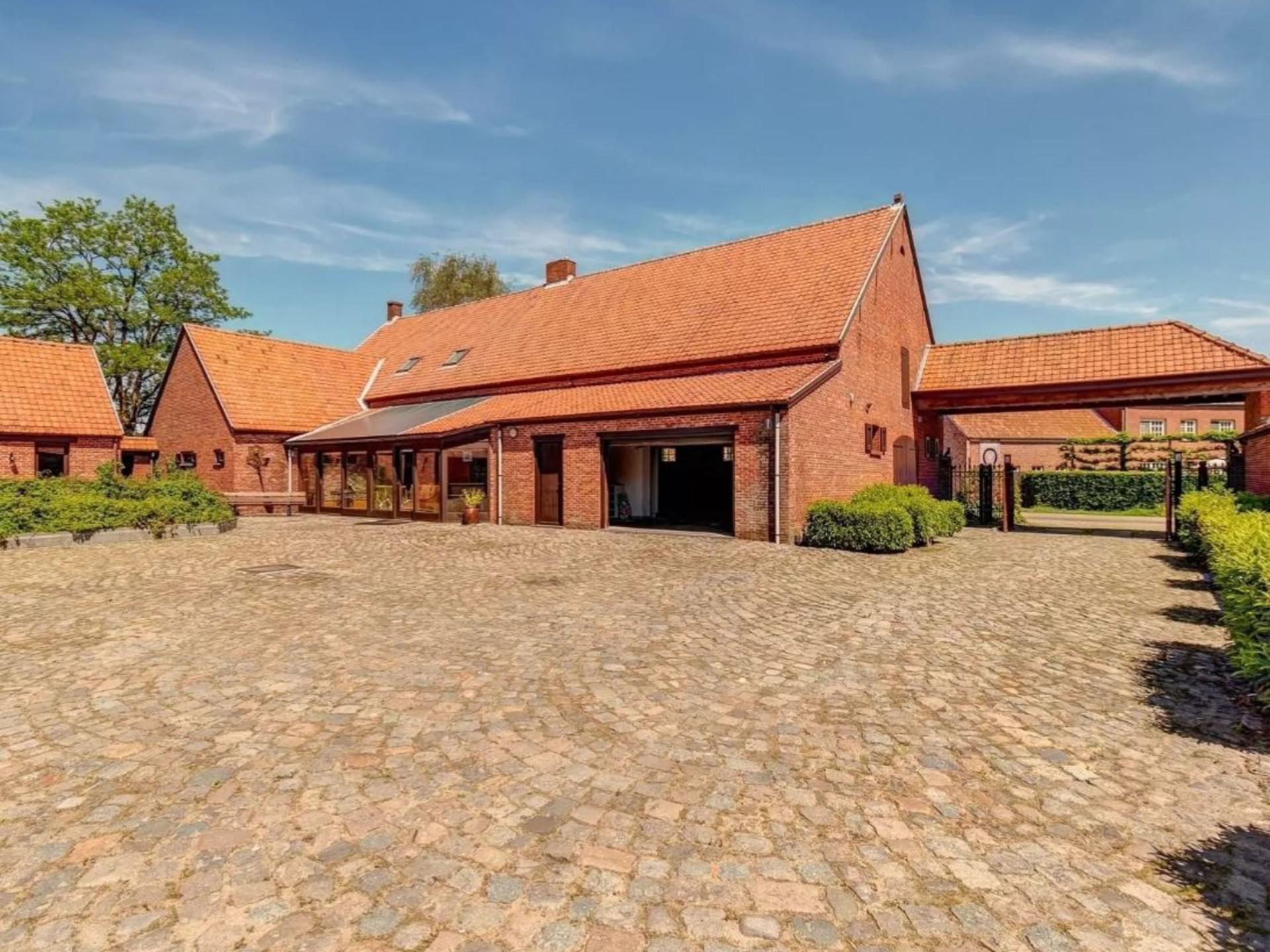 Luxe boerderij met ruime tuin in Merksplas