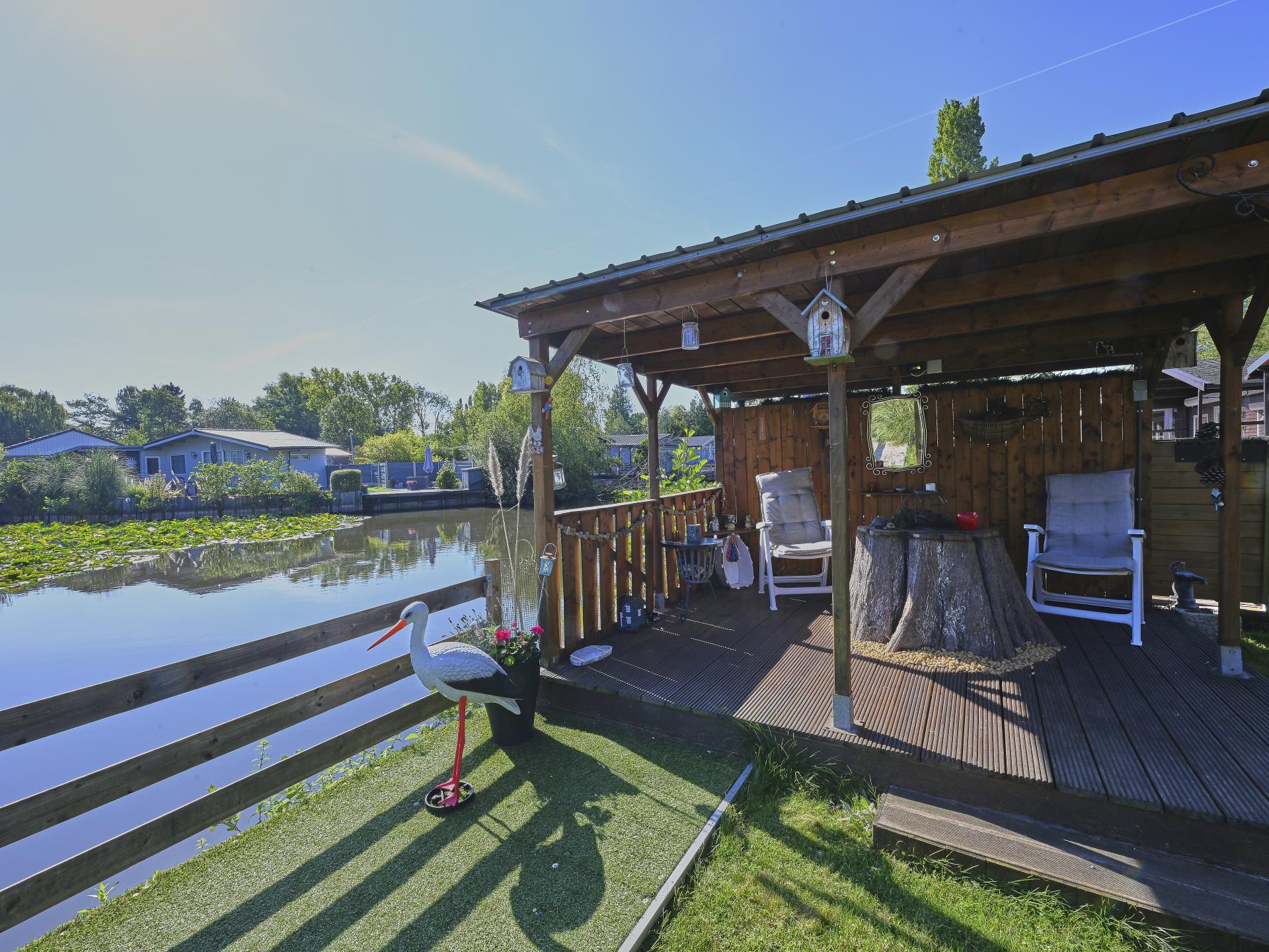 Gezellig vakantiehuisje aan het water