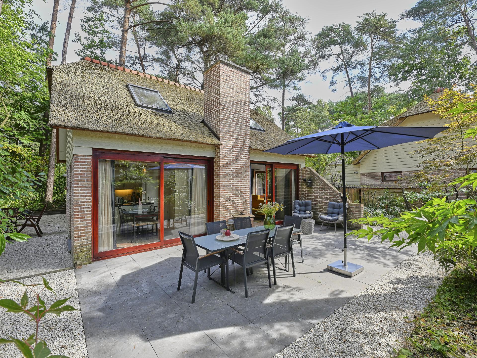 Prachtig huis in de bossen op park aan water
