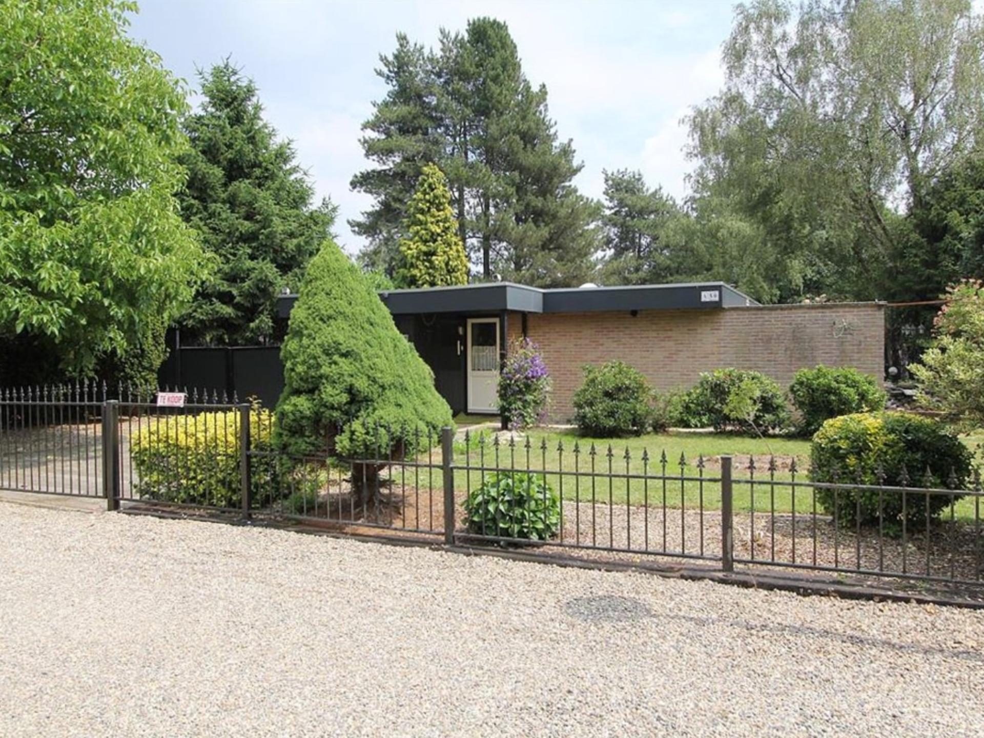 Fijne diervriendelijk bungalow in bosrijk gebied