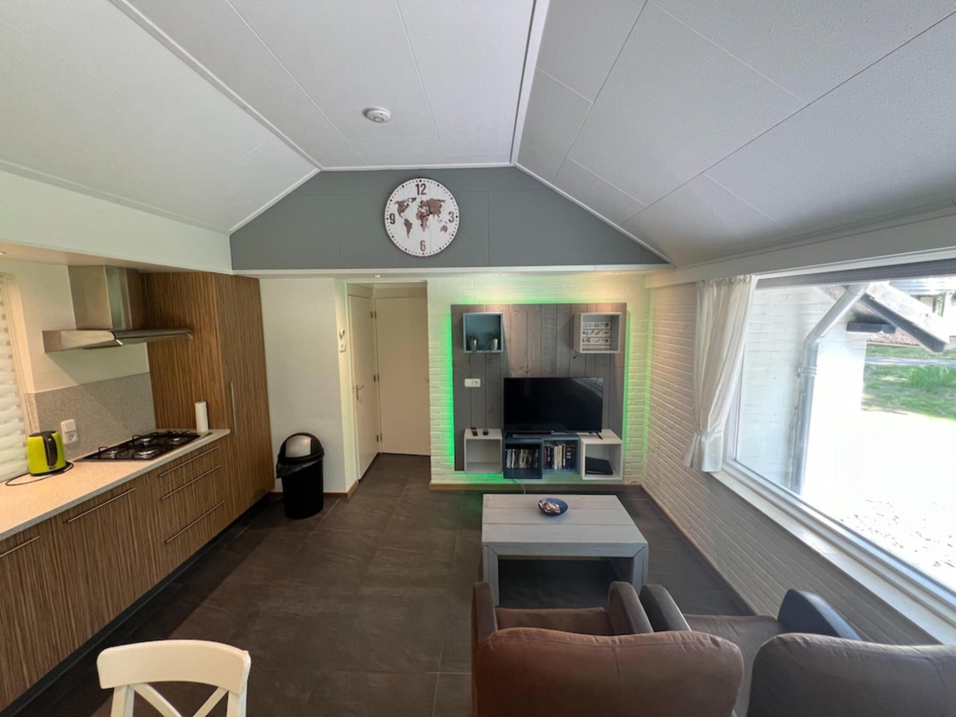 Prachtige bungalow met overkapping in de natuur
