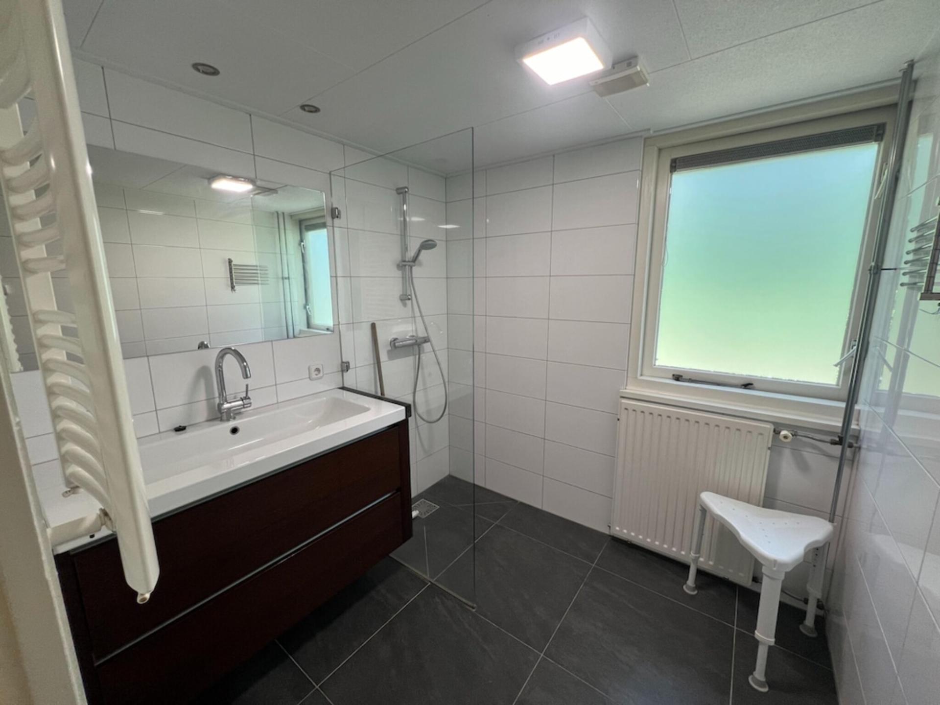 Prachtige bungalow met overkapping in de natuur