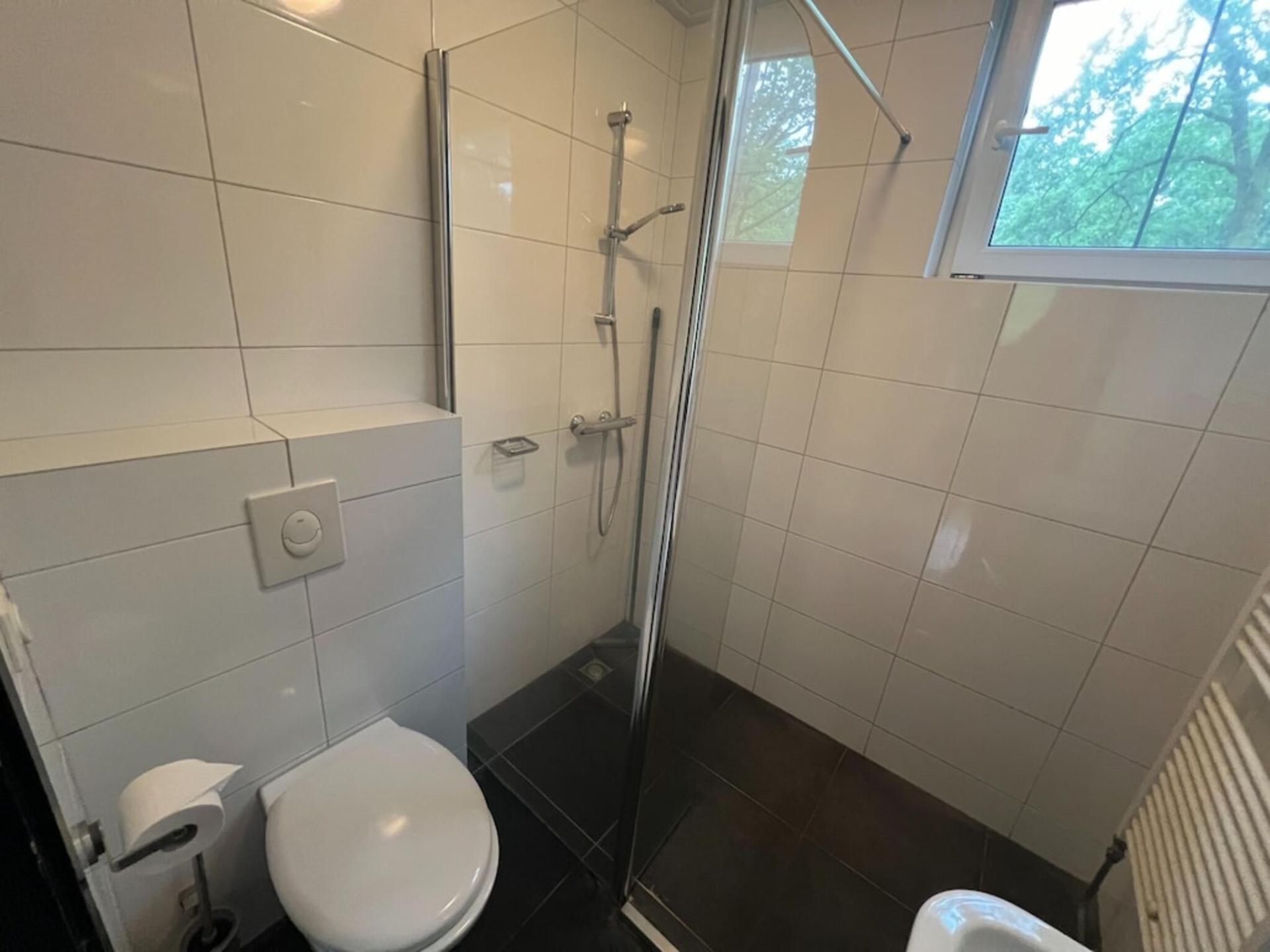 Mooie familie bungalow met sauna in bosgebied
