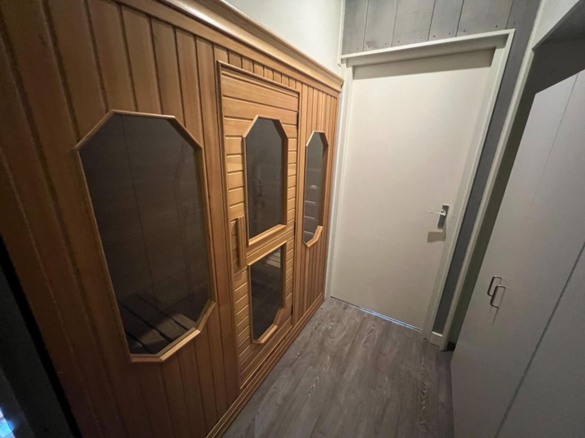 Groepen bungalow met sauna op natuurpark