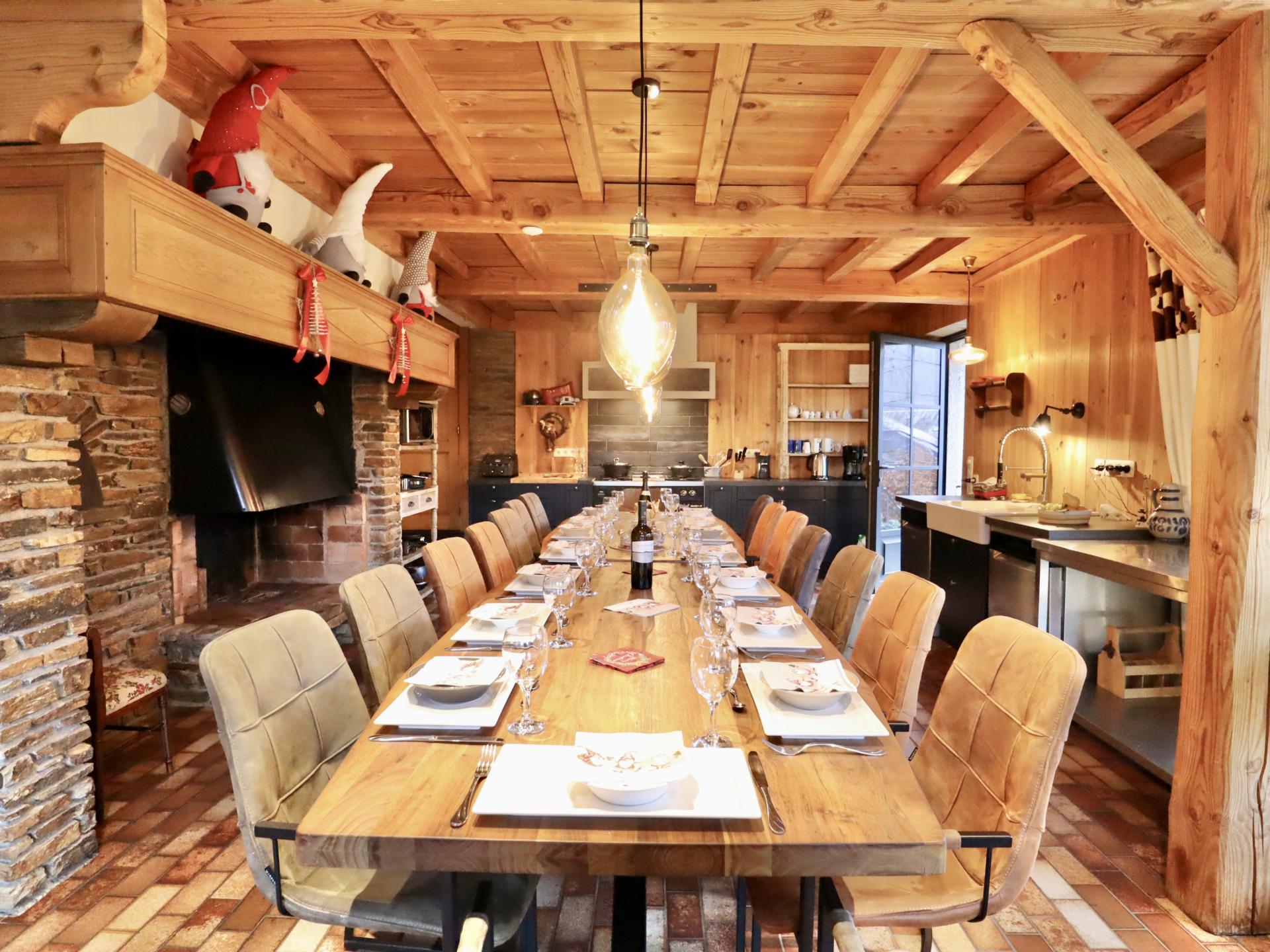 Prachtig groepshuis met houtkachel & pooltafel