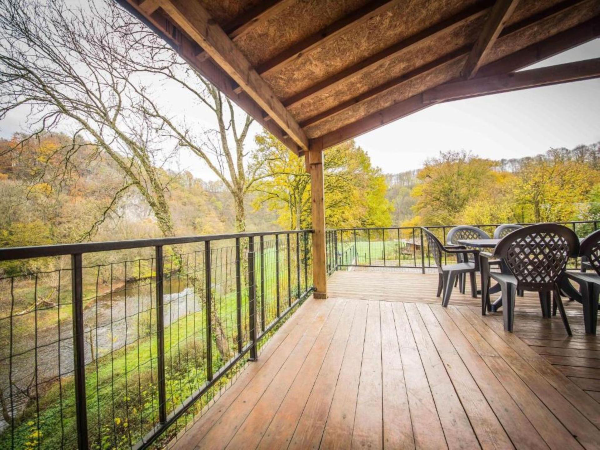 Gerenoveerde chalet aan de Ourthe gelegen