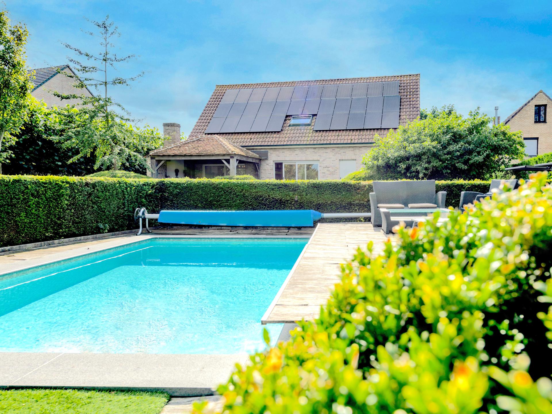 Luxe villa met verwarmd zwembad en grote tuin