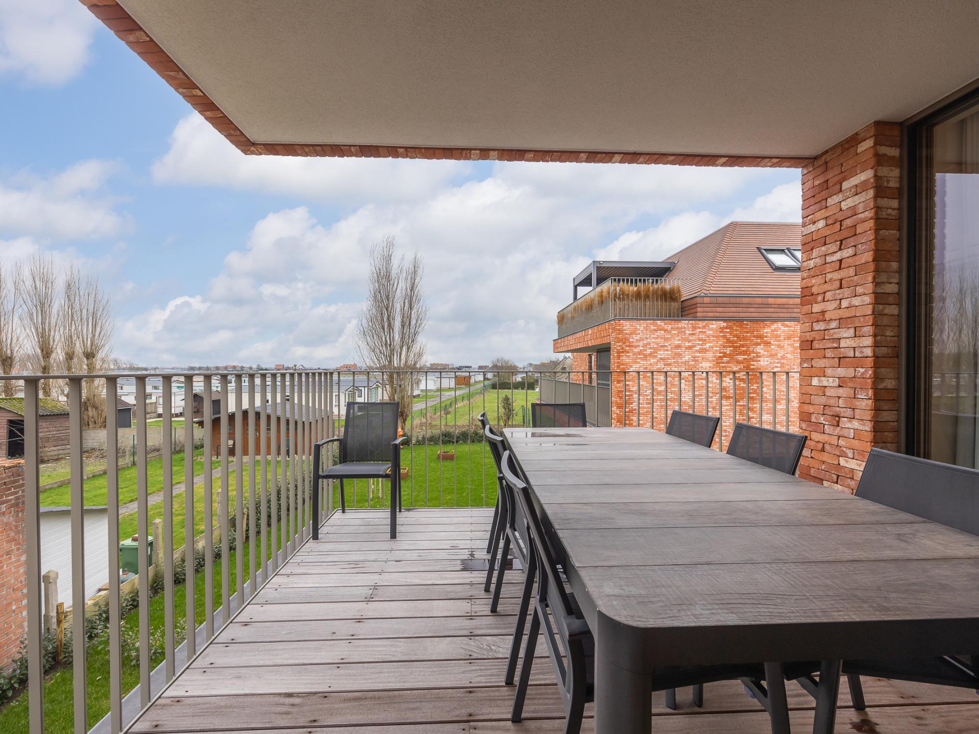 Appartement met zonnig terras en parking