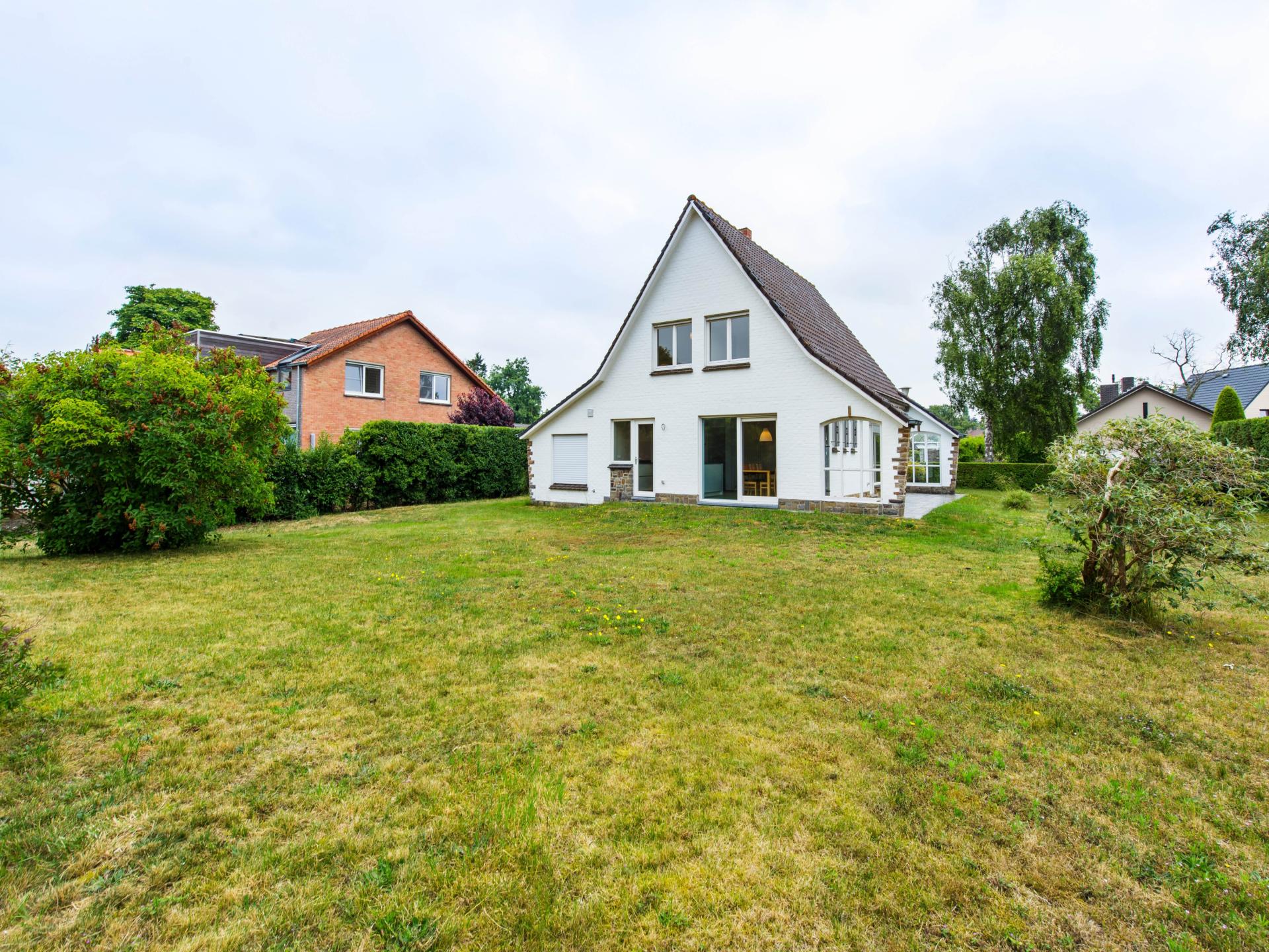 Gerenoveerde villa met grote tuin