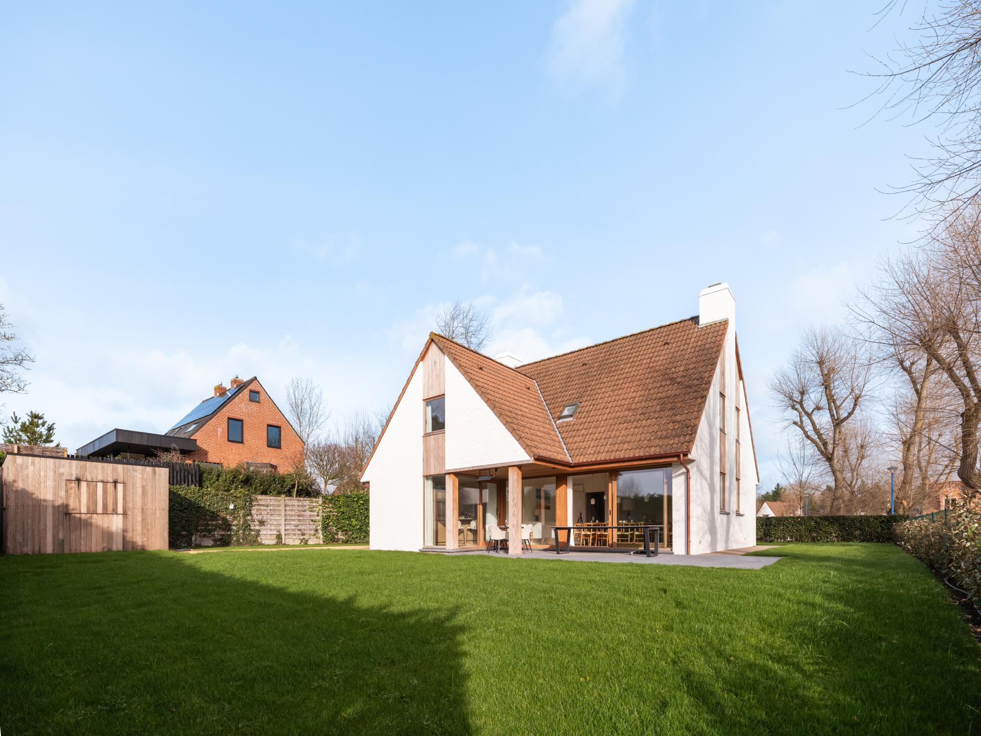 Pareltje van een villa met grote tuin